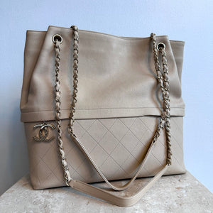 Pre-Owned CHANEL Beige Shoulder Bag