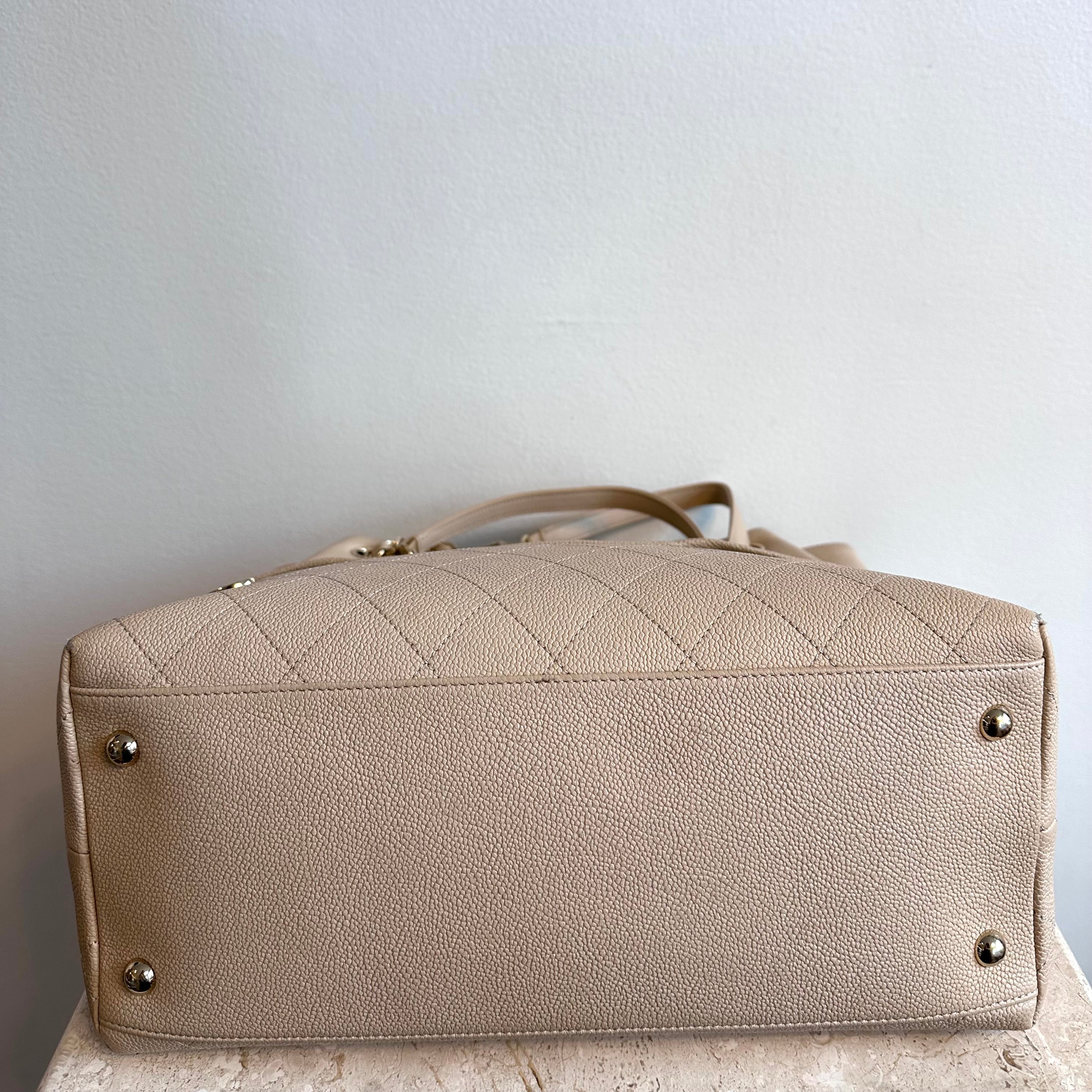 Pre-Owned CHANEL Beige Shoulder Bag