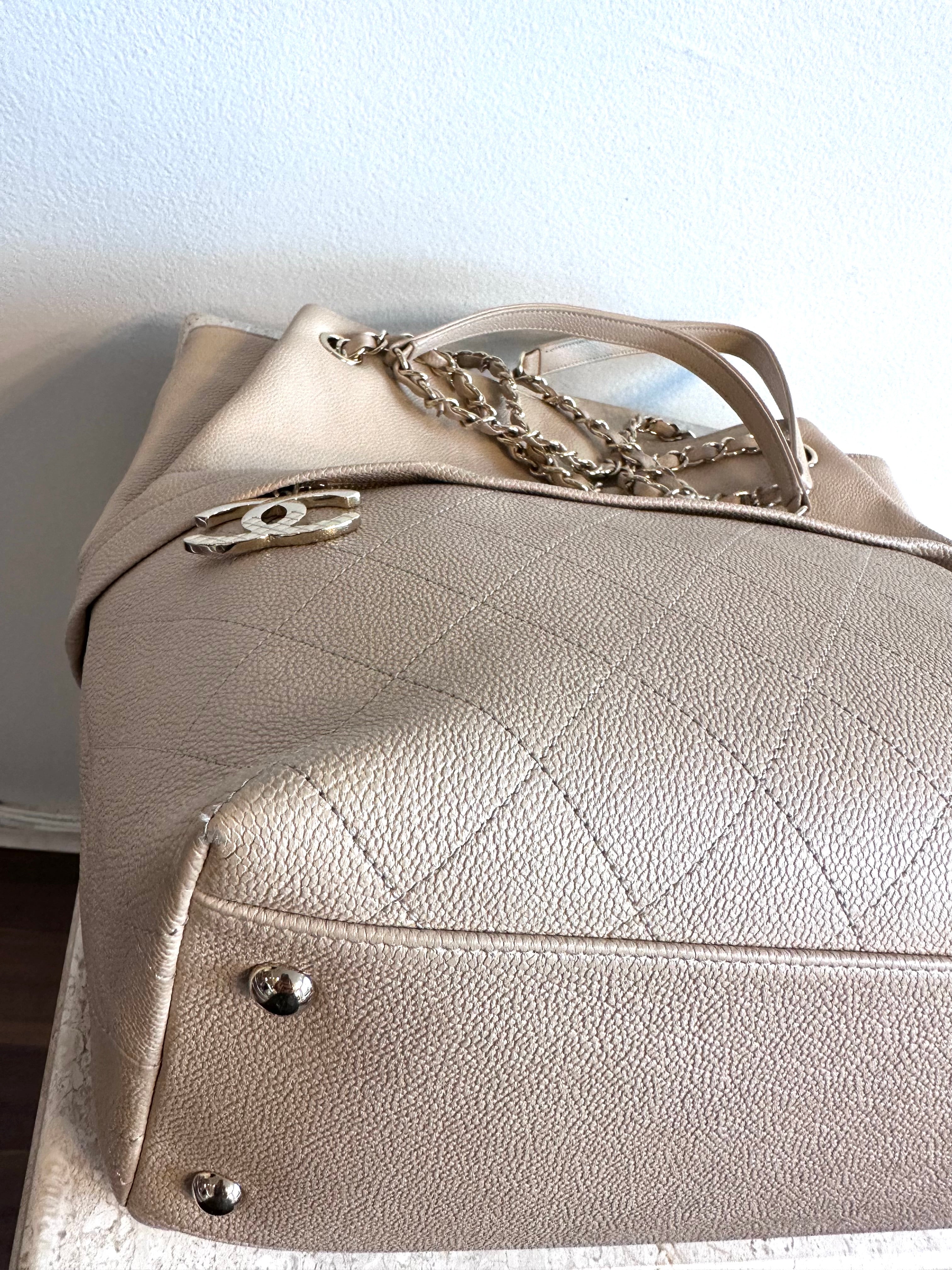 Pre-Owned CHANEL Beige Shoulder Bag