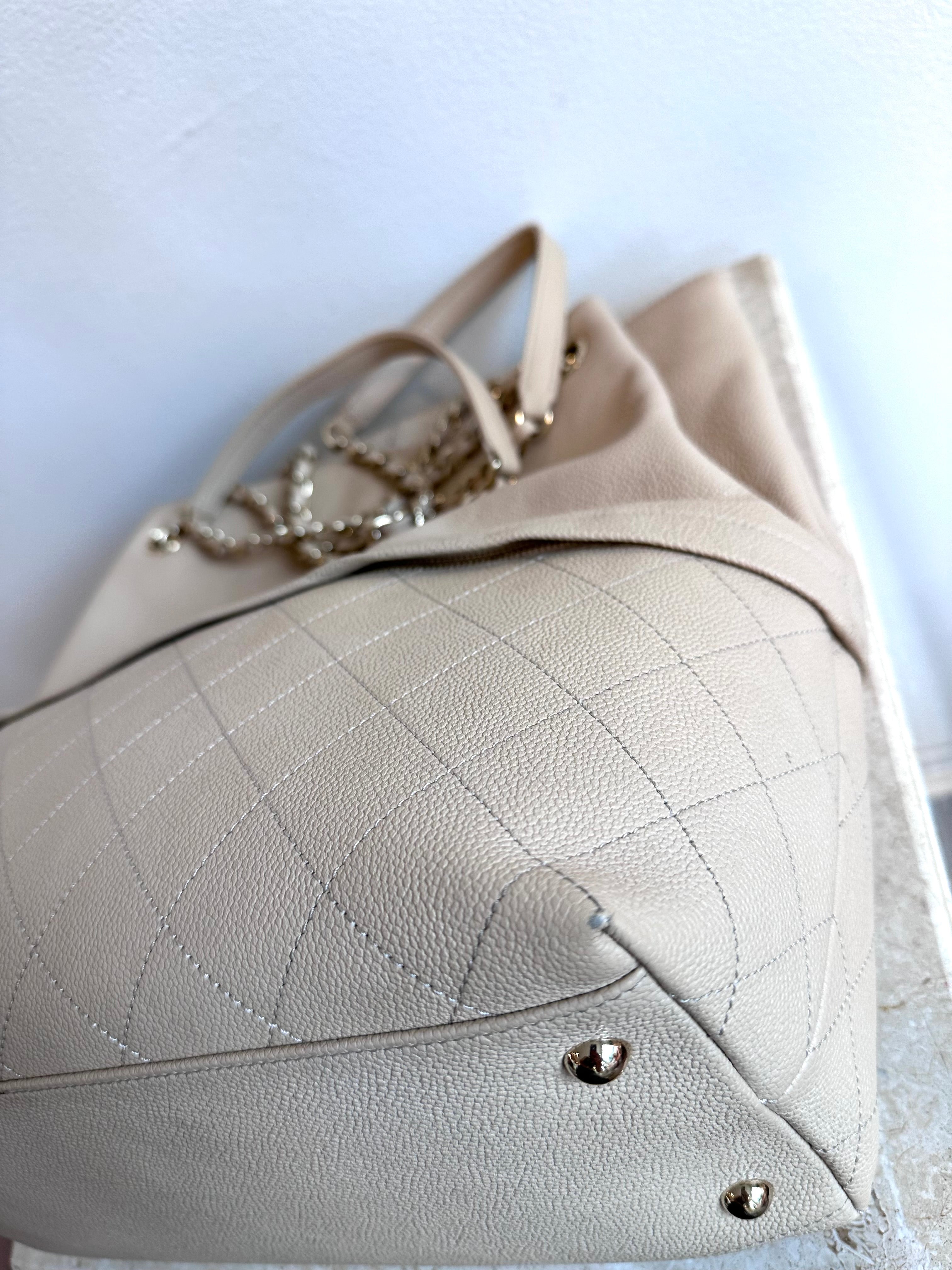 Pre-Owned CHANEL Beige Shoulder Bag
