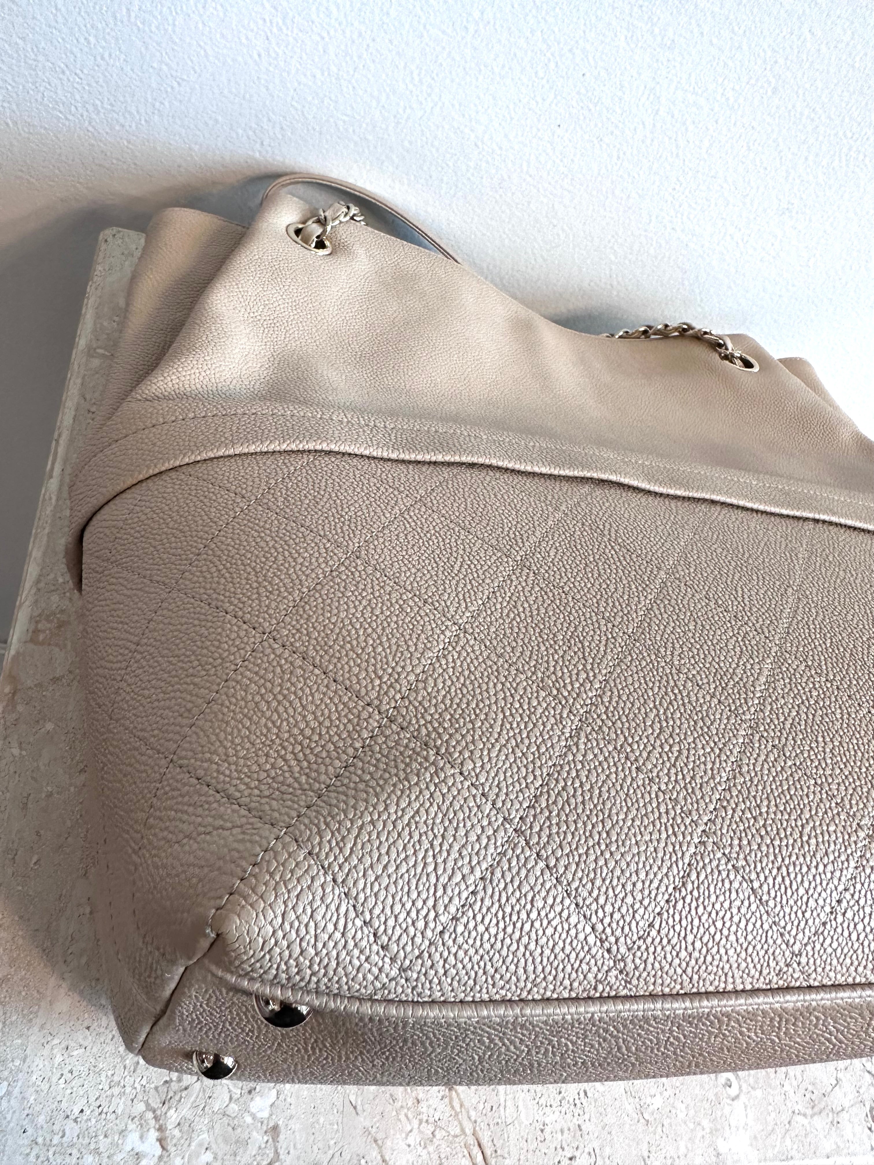Pre-Owned CHANEL Beige Shoulder Bag