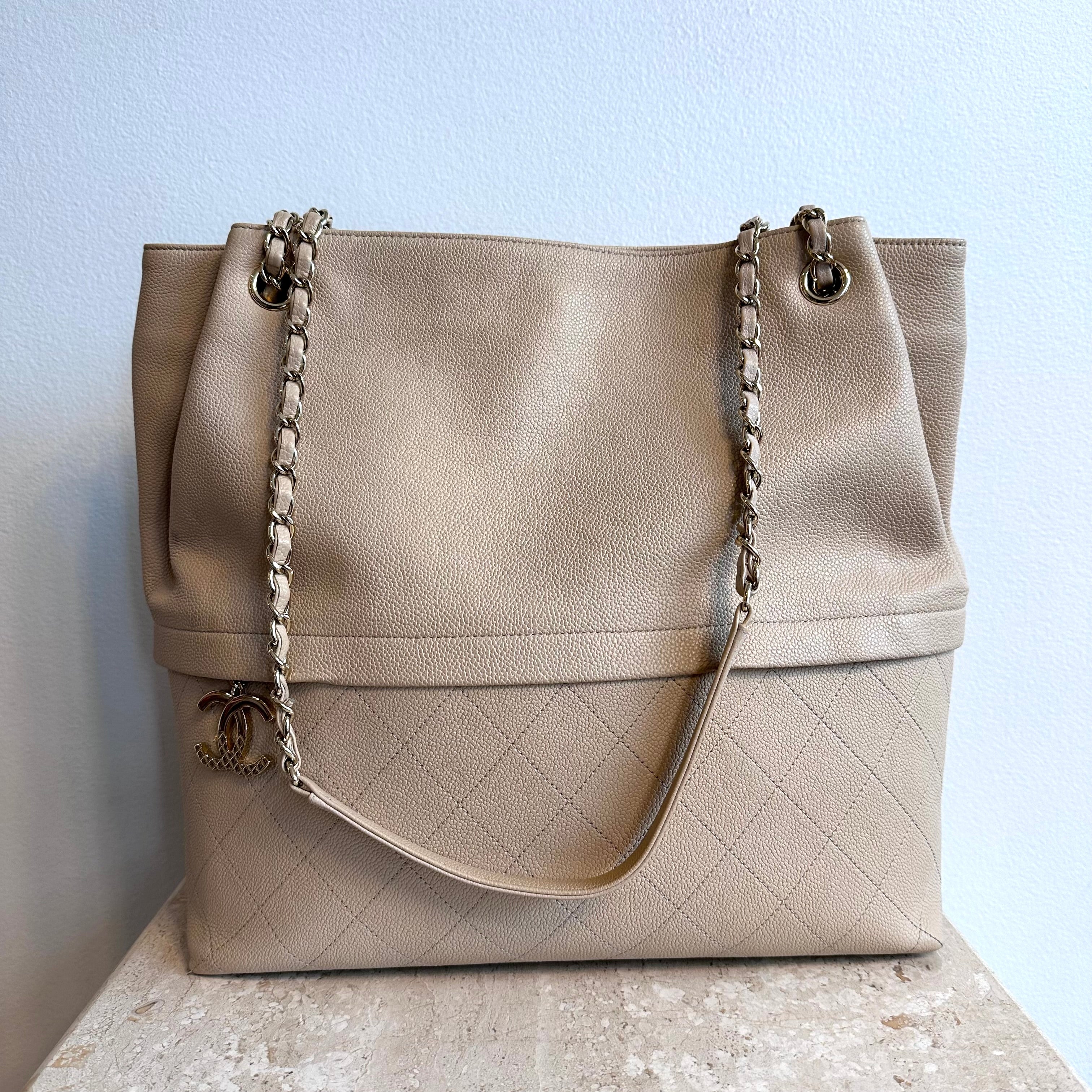Pre-Owned CHANEL Beige Shoulder Bag