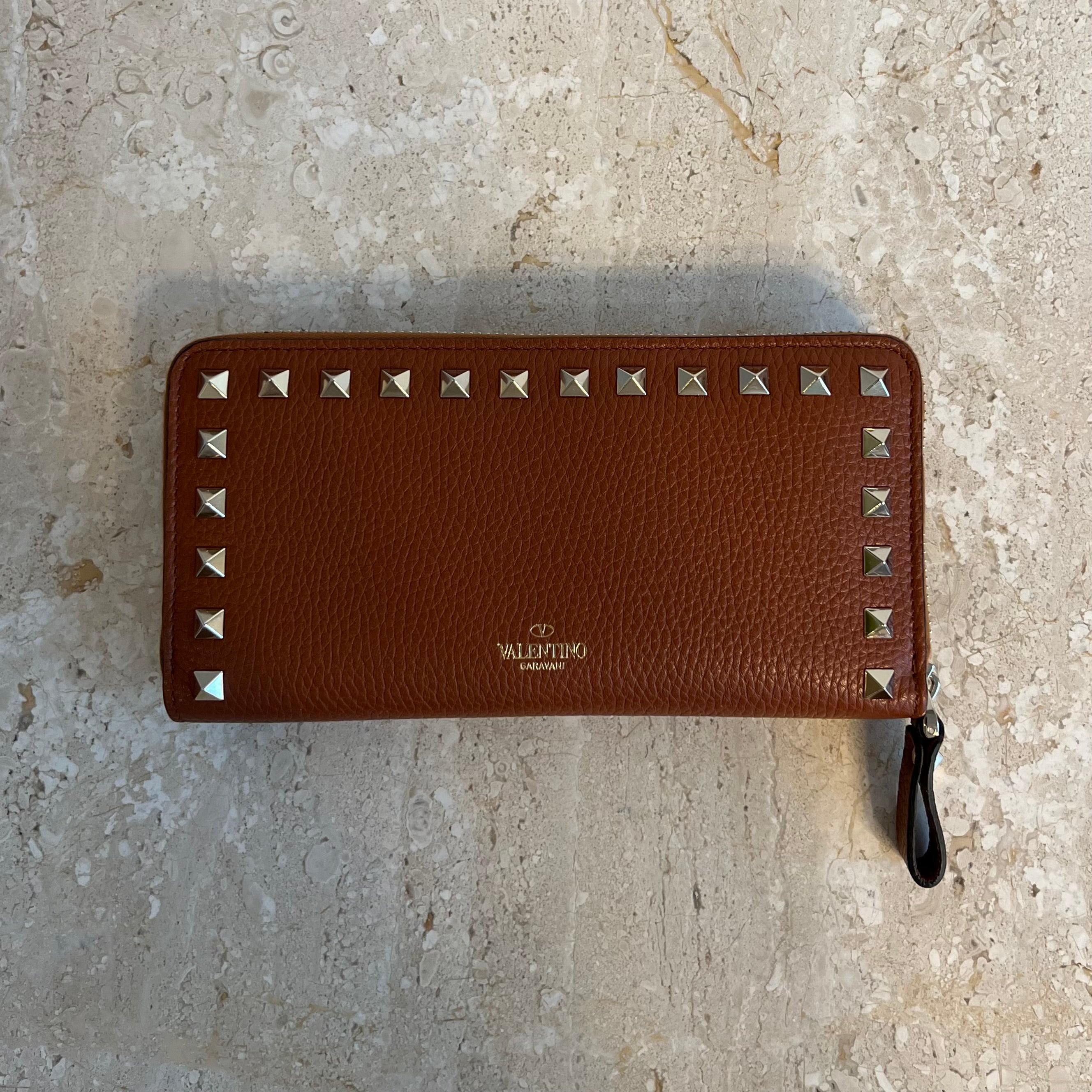 Pre-Owned VALENTINO Brown Leather Rock Stud Zip Wallet