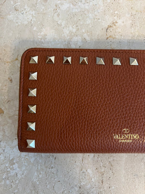 Pre-Owned VALENTINO Brown Leather Rock Stud Zip Wallet