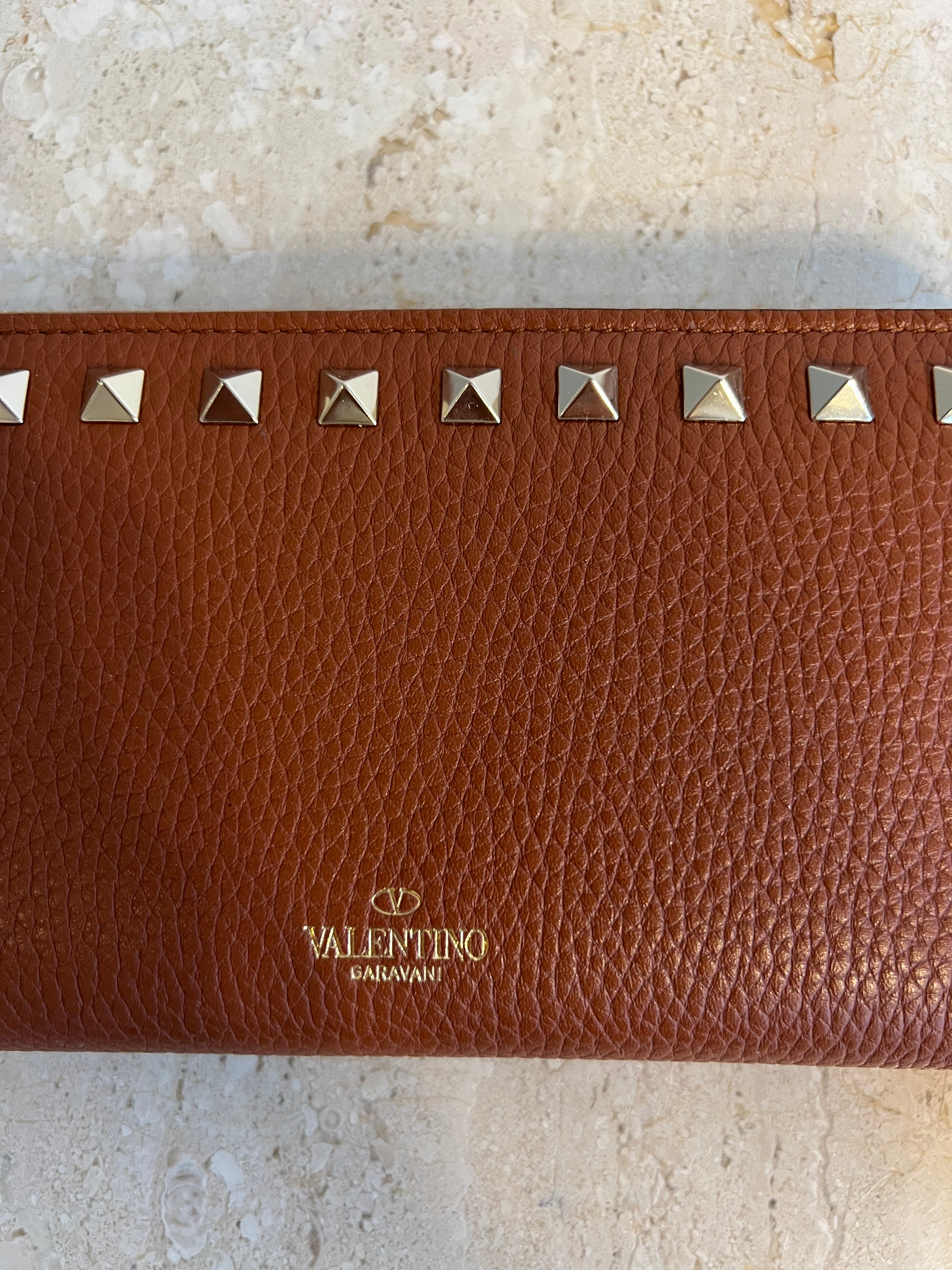 Pre-Owned VALENTINO Brown Leather Rock Stud Zip Wallet