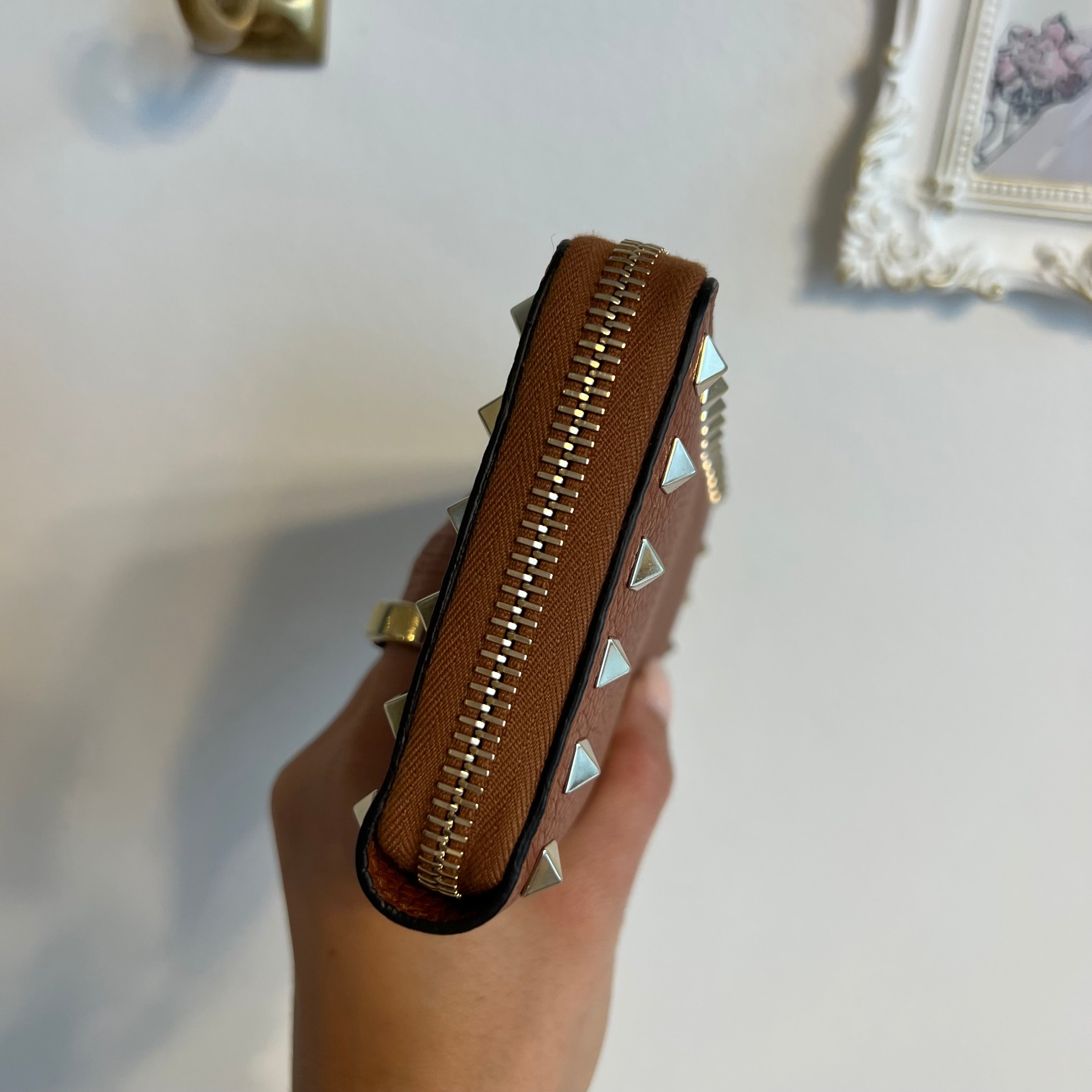 Pre-Owned VALENTINO Brown Leather Rock Stud Zip Wallet