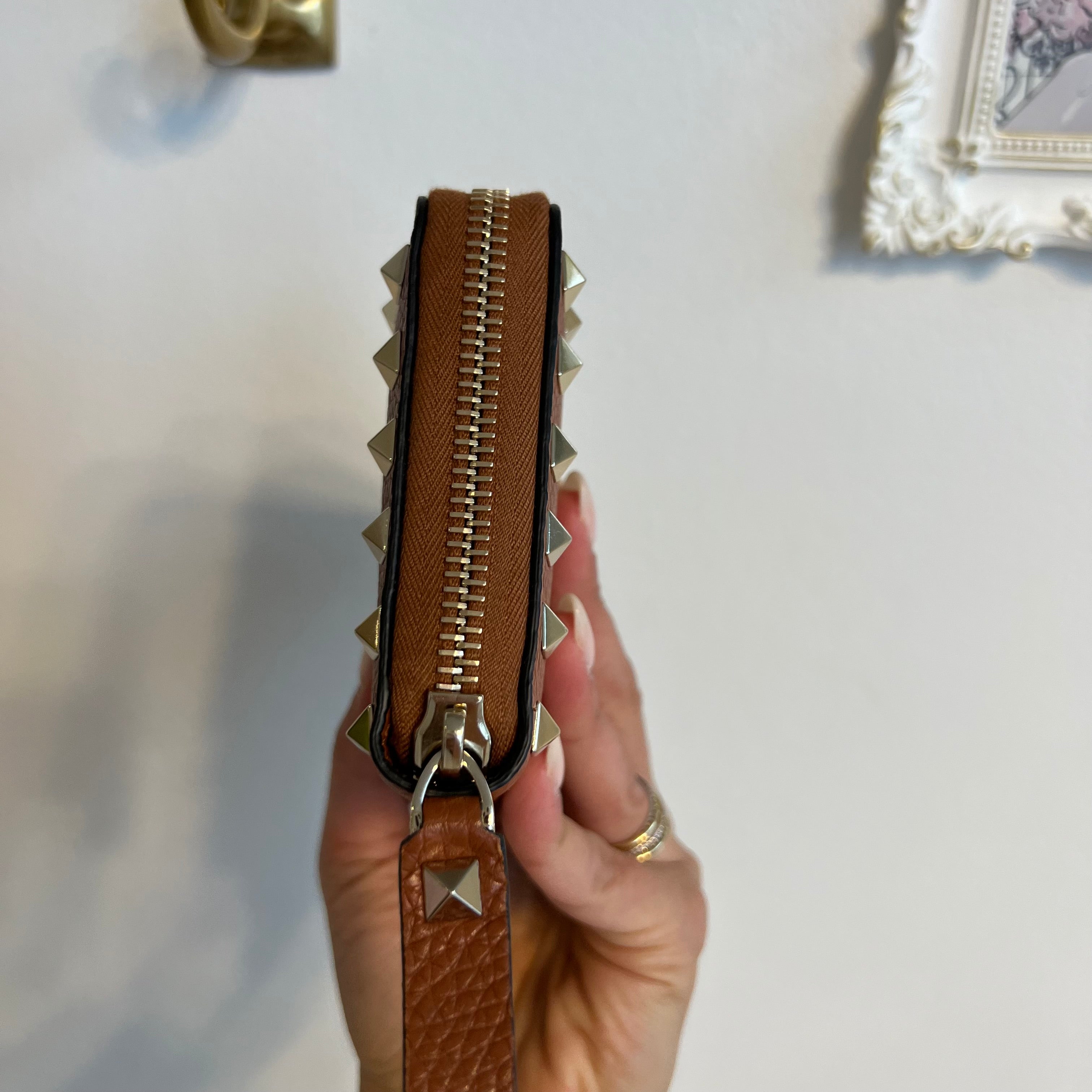 Pre-Owned VALENTINO Brown Leather Rock Stud Zip Wallet