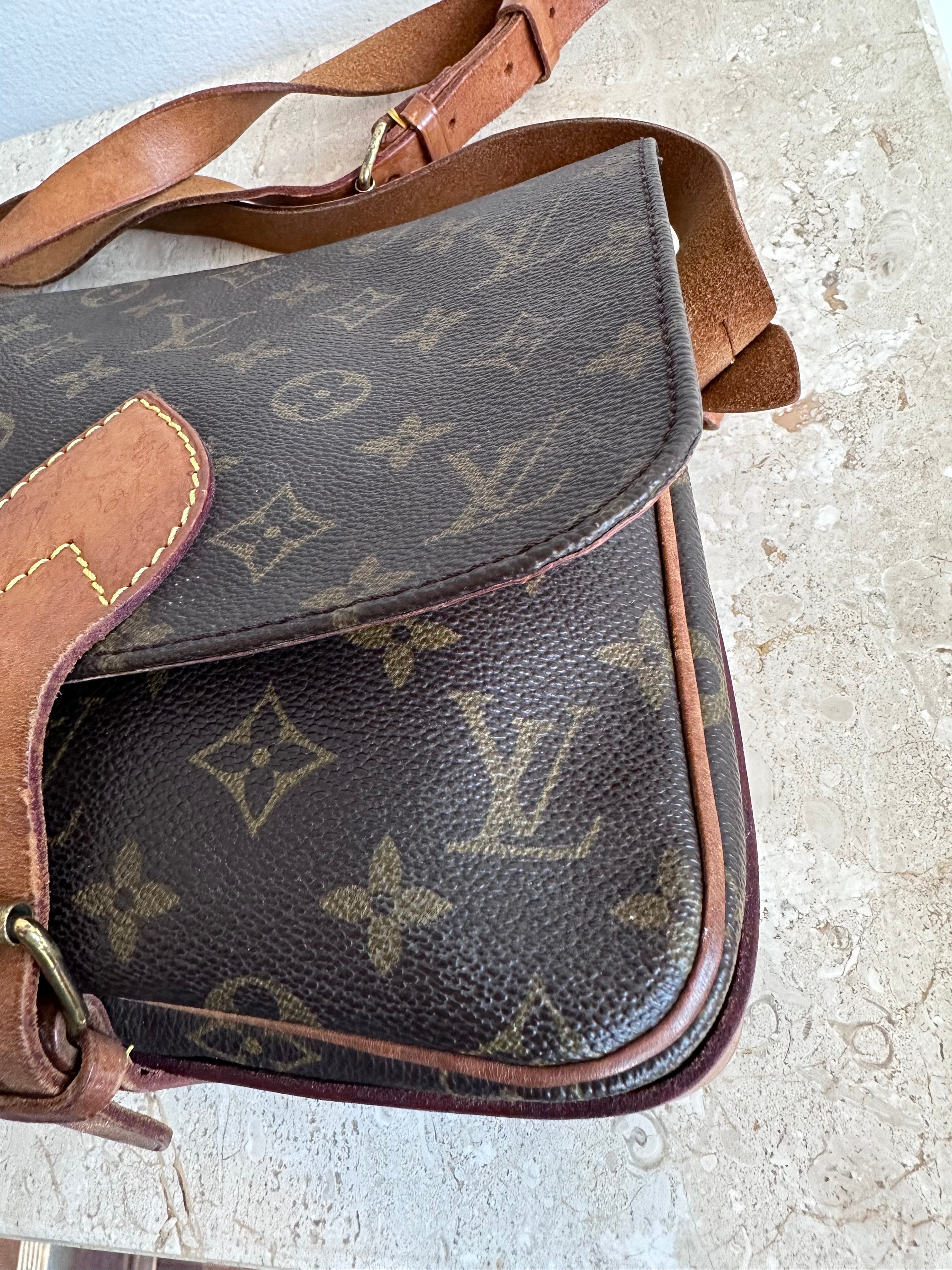 Pre-Owned LOUIS VUITTON Monogram Cartouchiere Crossbody MM