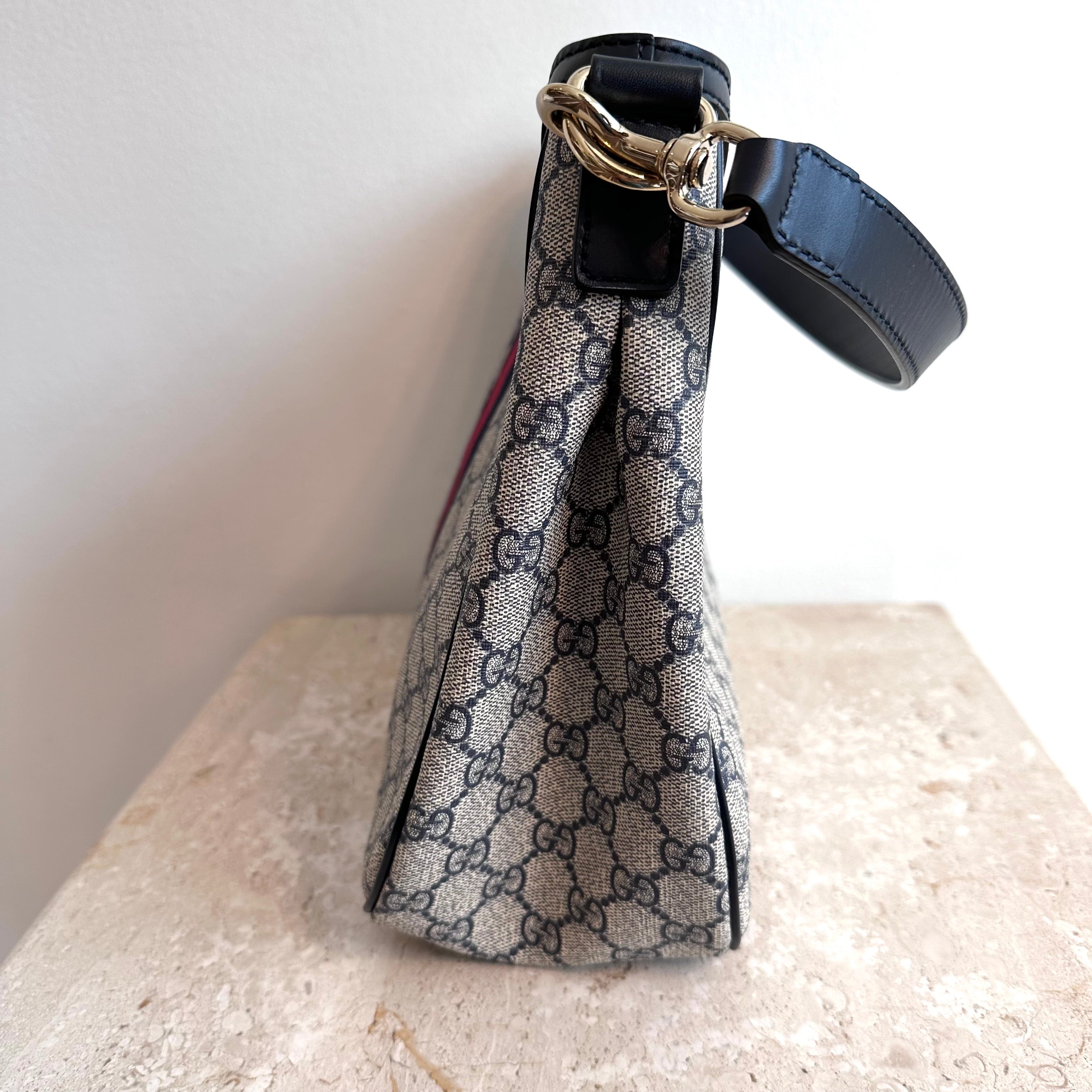 Pre-Owned GUCCI Navy GG Supreme Web Shoulder Bag