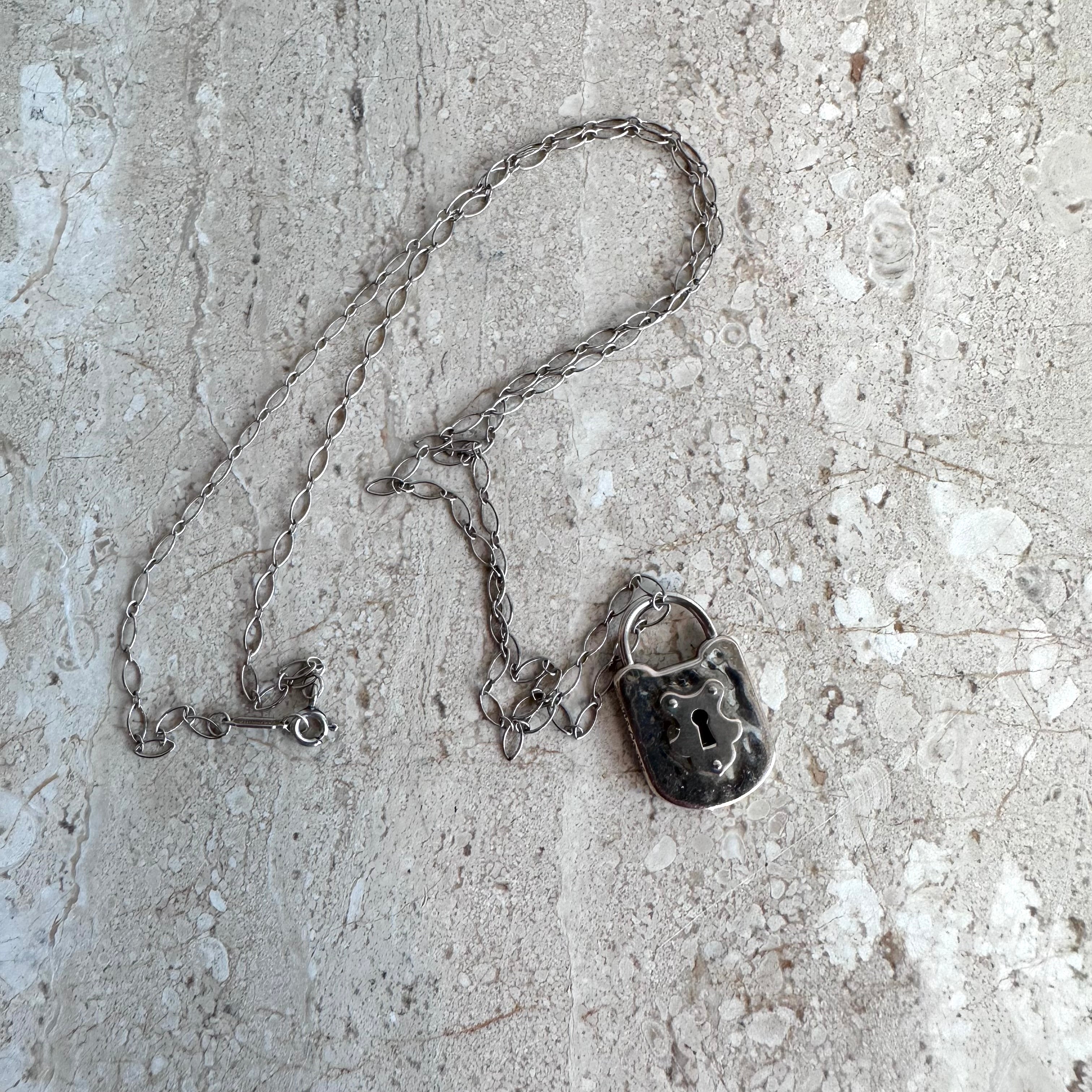 Pre-Owned TIFFANY & CO. SS Hammered Padlock Pendant Necklace
