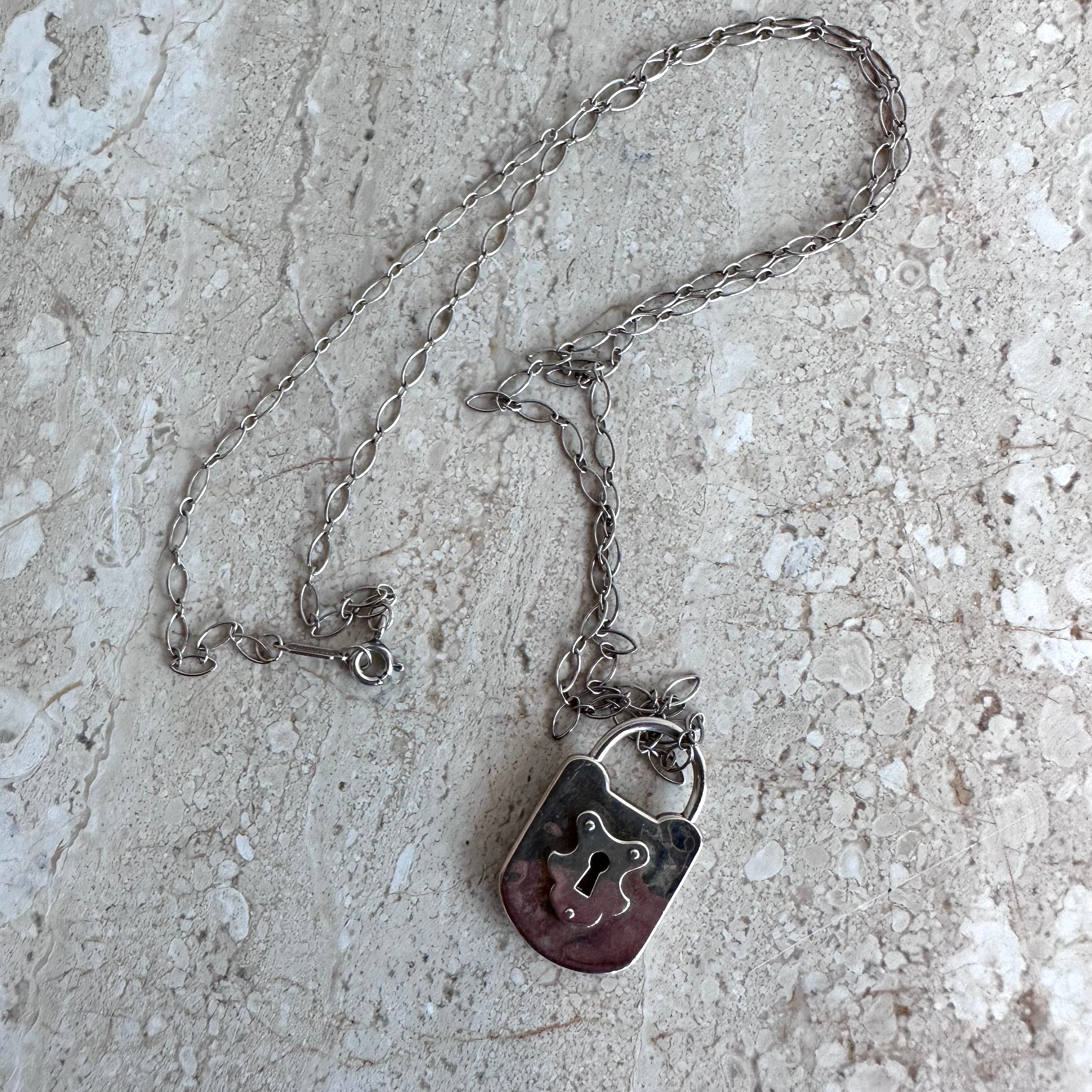 Pre-Owned TIFFANY & CO. SS Hammered Padlock Pendant Necklace