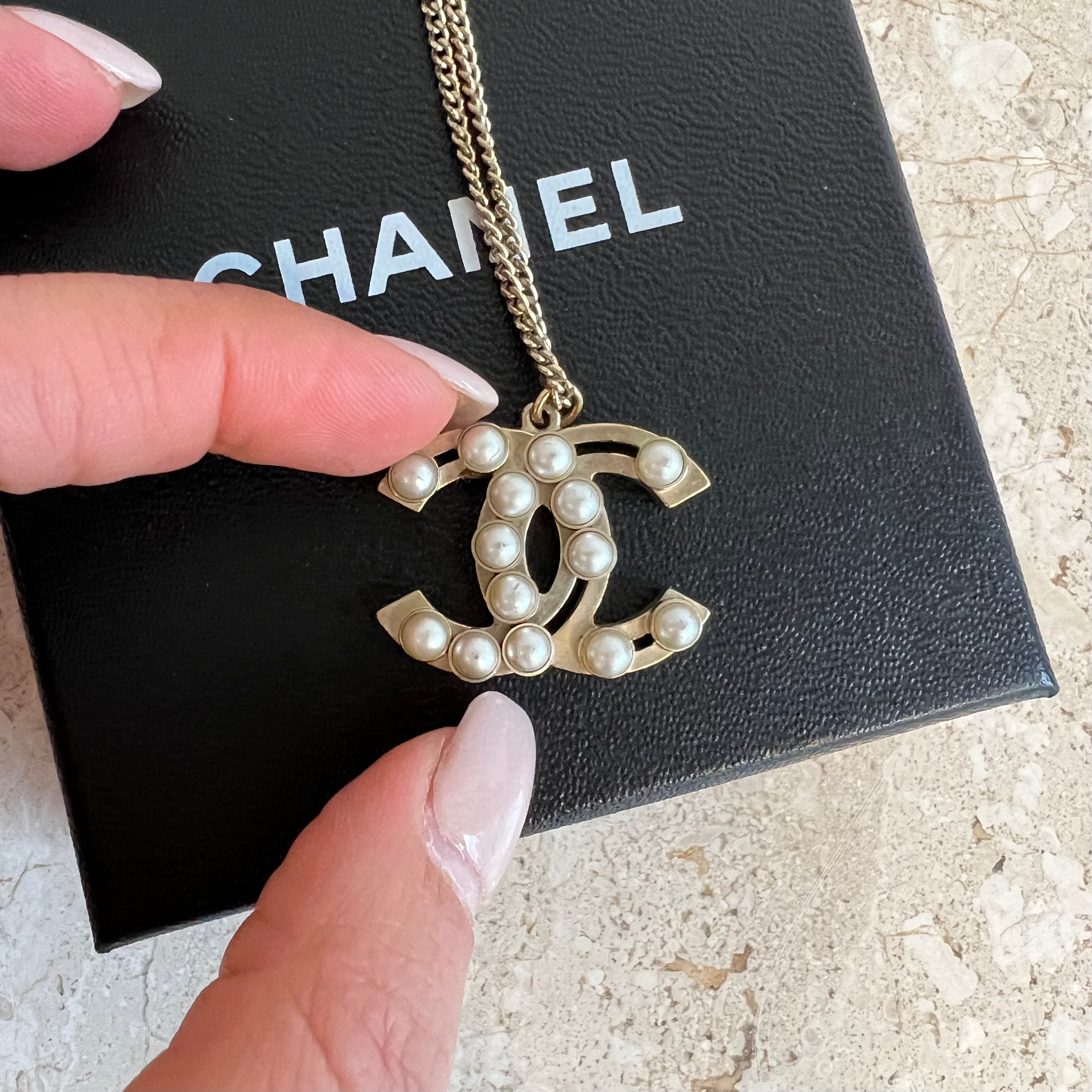 Pre-Owned CHANEL Sliding Pearl CC Necklace – Valamode