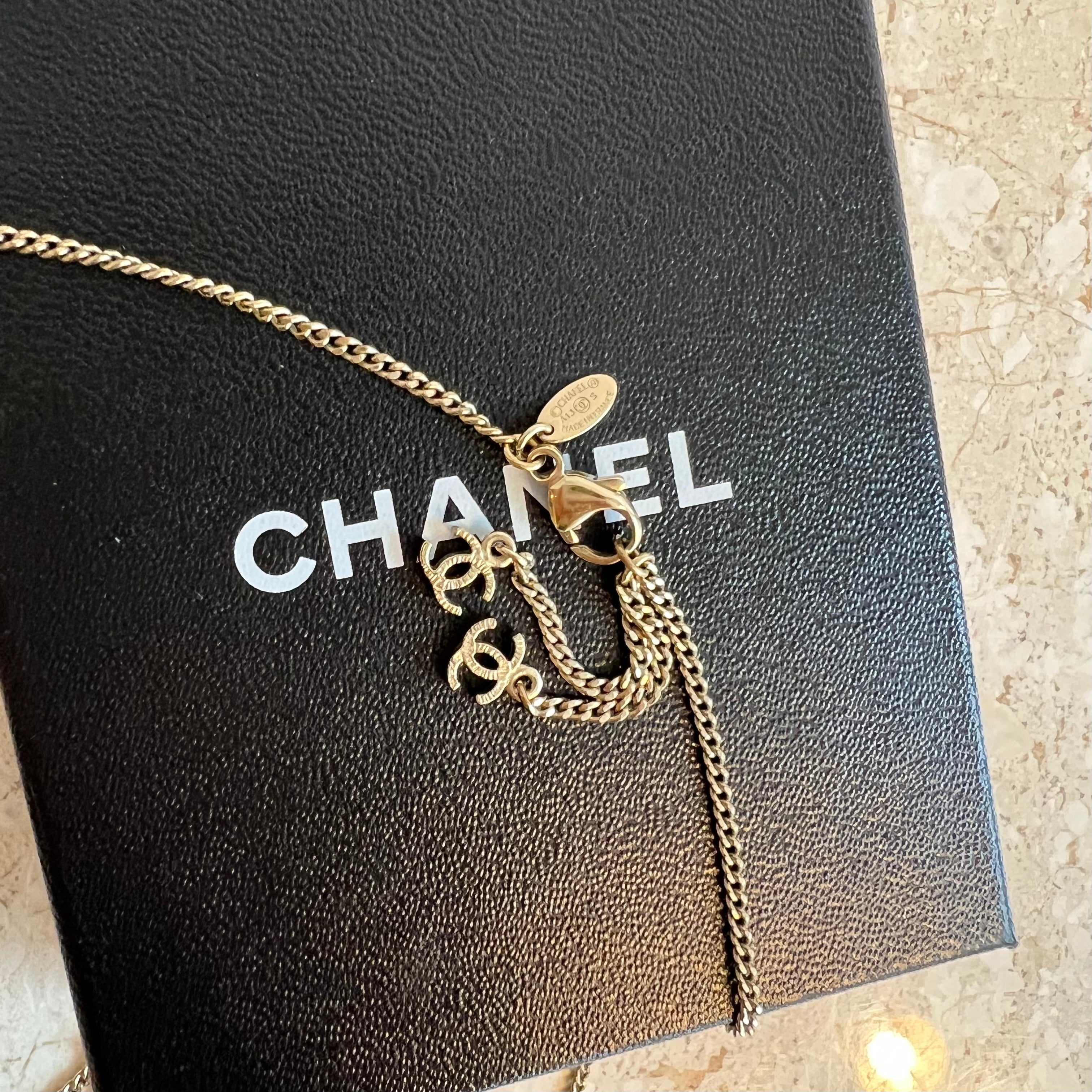 Pre-Owned CHANEL Sliding Pearl CC Necklace