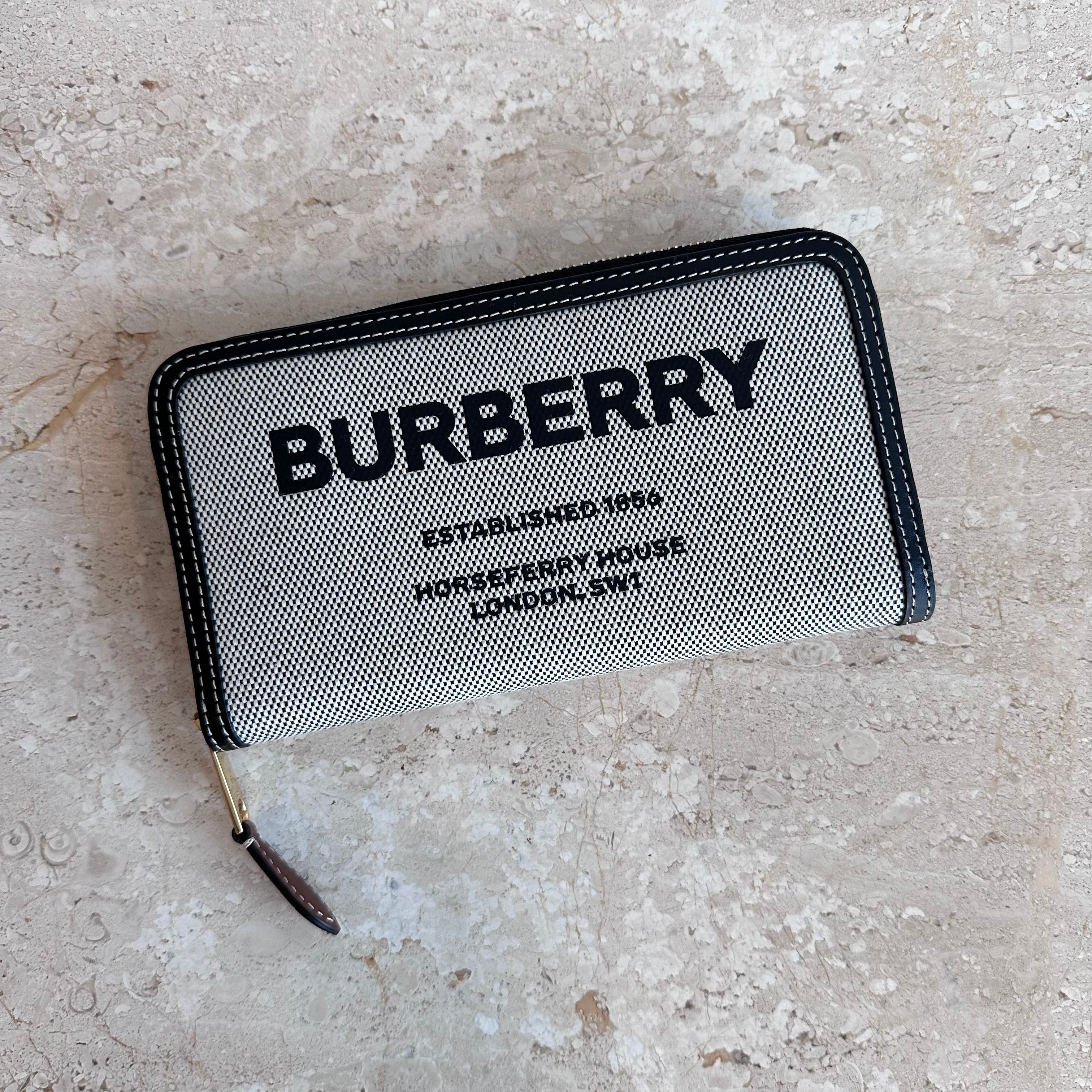 Pre-Owned BURBERRY Black and White Horseferry Print Long Wallet