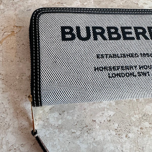 Pre-Owned BURBERRY Black and White Horseferry Print Long Wallet