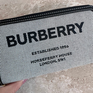 Pre-Owned BURBERRY Black and White Horseferry Print Long Wallet