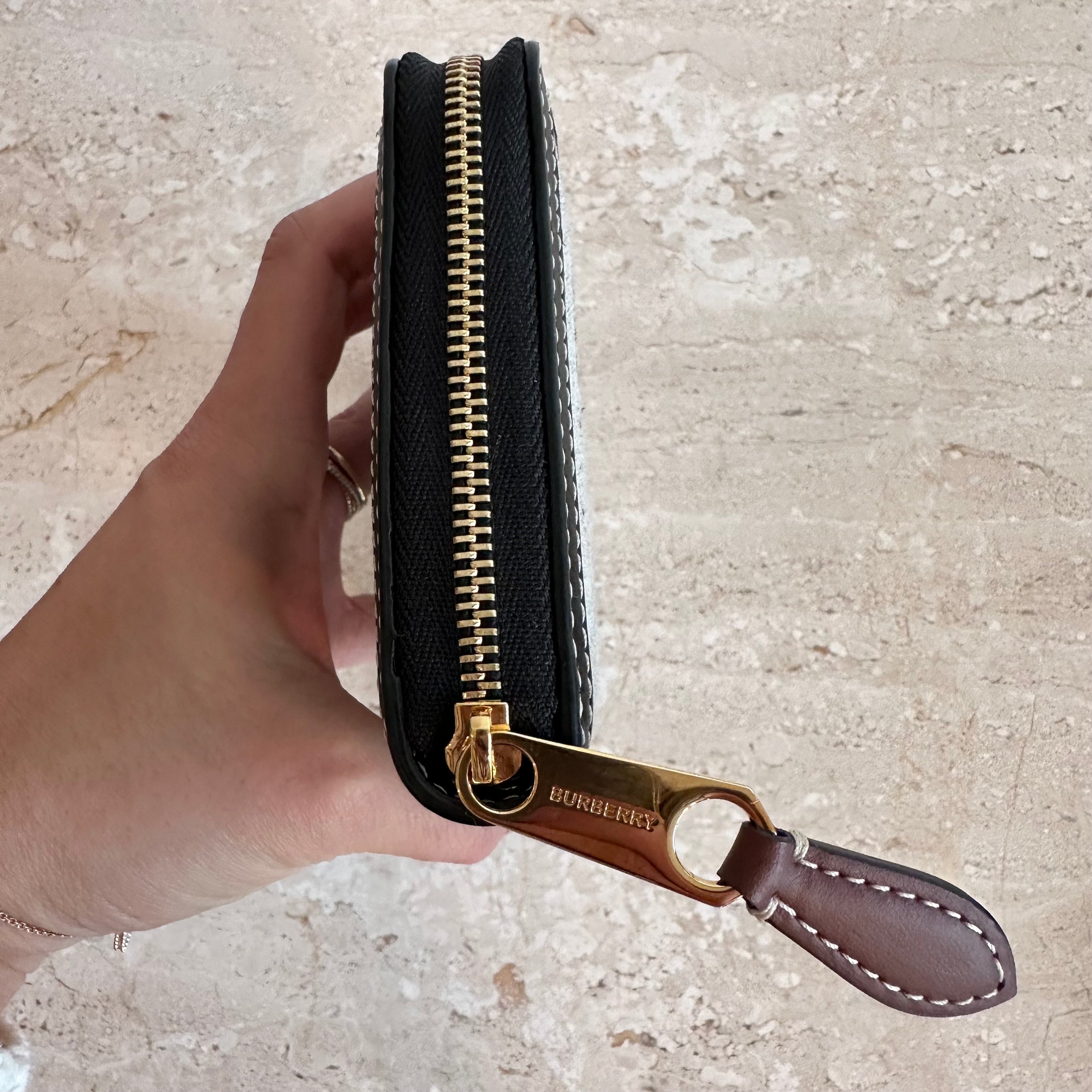 Pre-Owned BURBERRY Black and White Horseferry Print Long Wallet