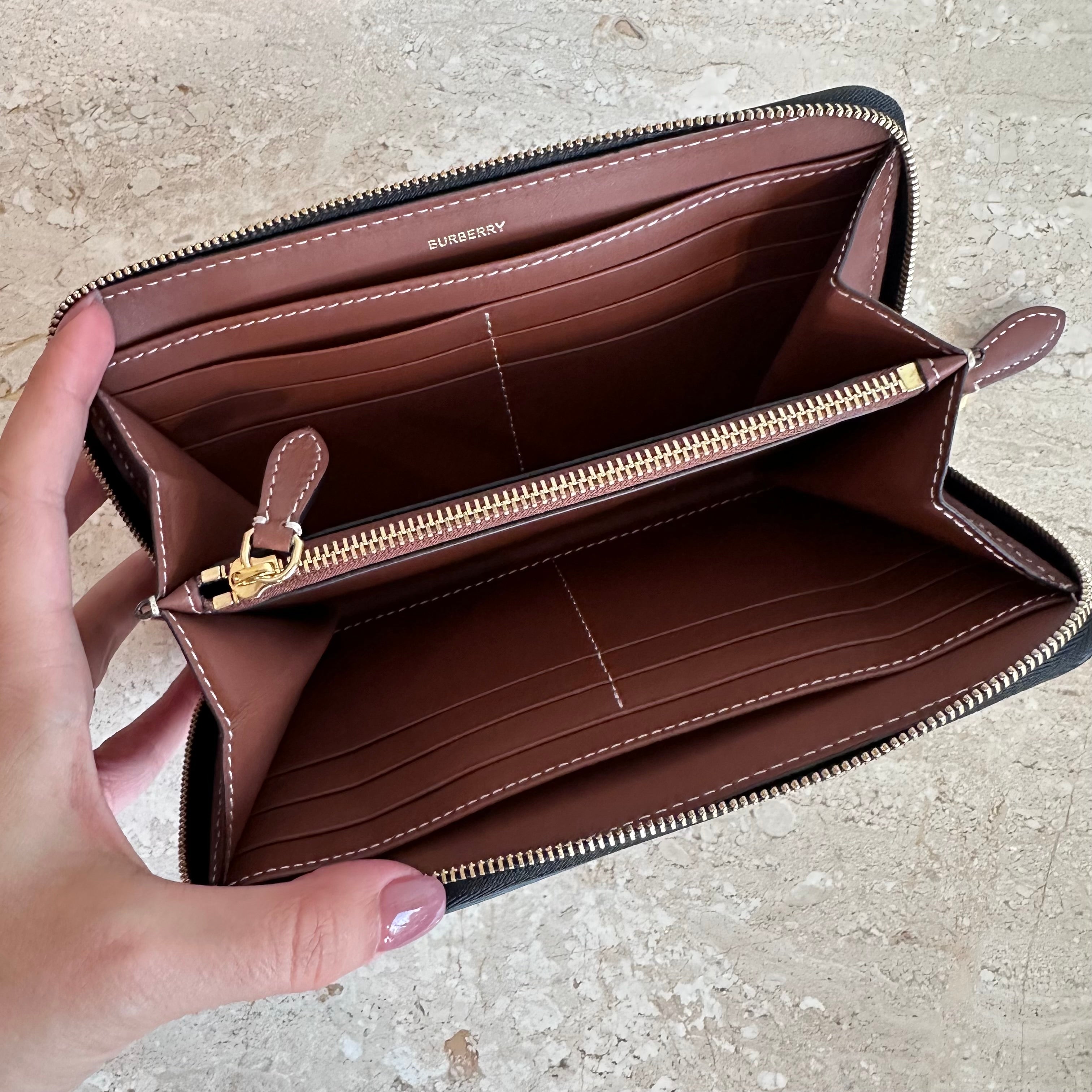 Pre-Owned BURBERRY Black and White Horseferry Print Long Wallet