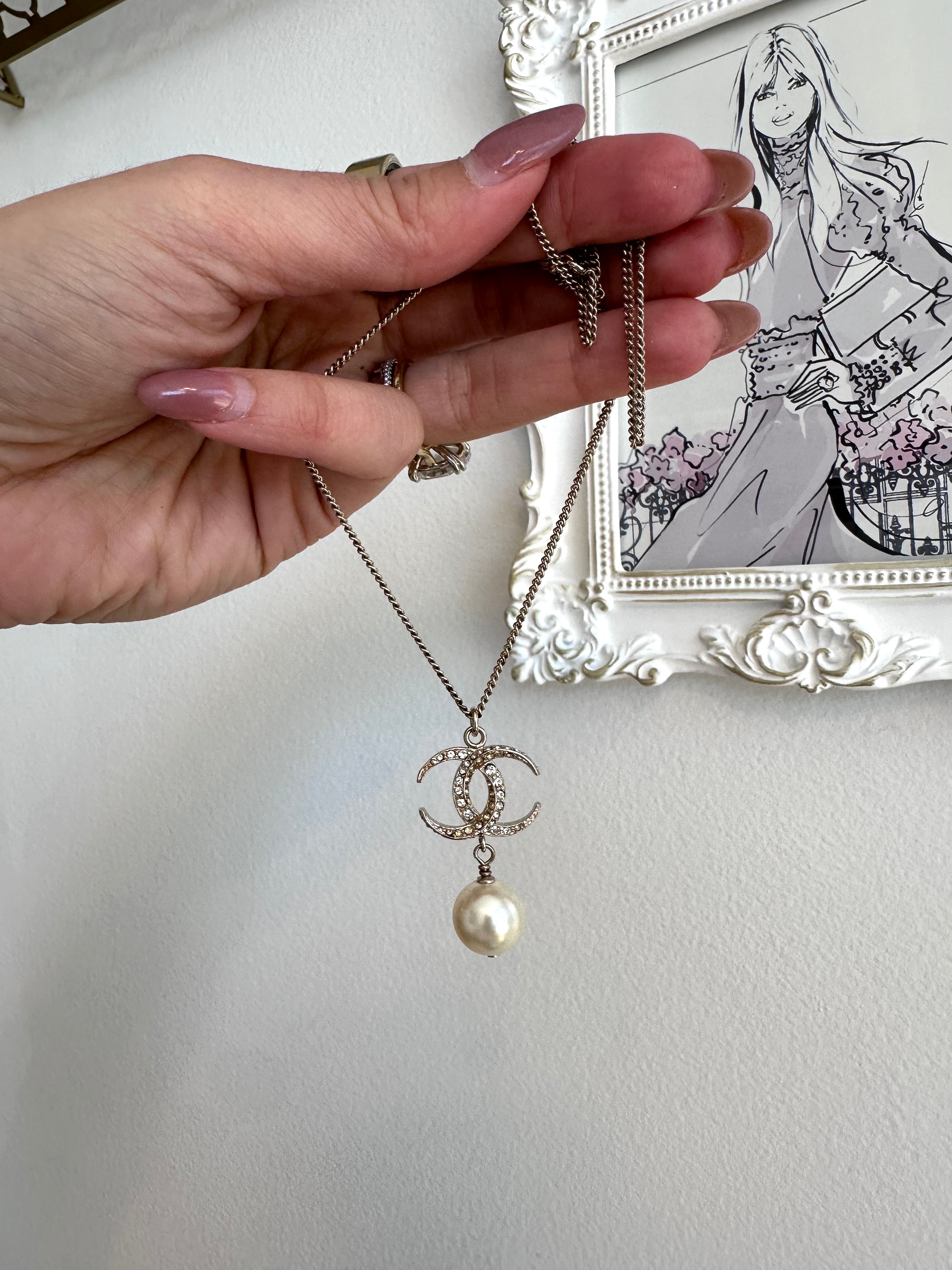 Pre-Owned CHANEL™ Gold Tone Pearl Drop Necklace