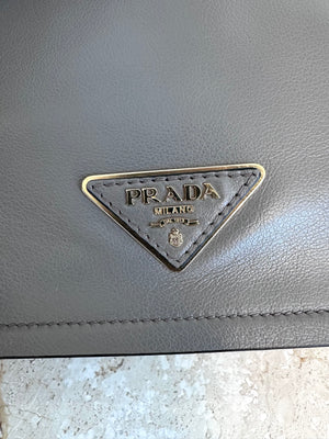 Pre-Owned PRADA Grey Leather Crossbody