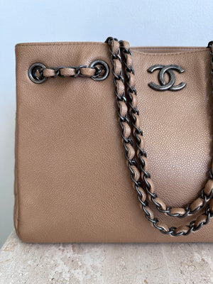 Pre-Owned CHANEL™ Metallic Caviar Woven Chain Shopping Tote