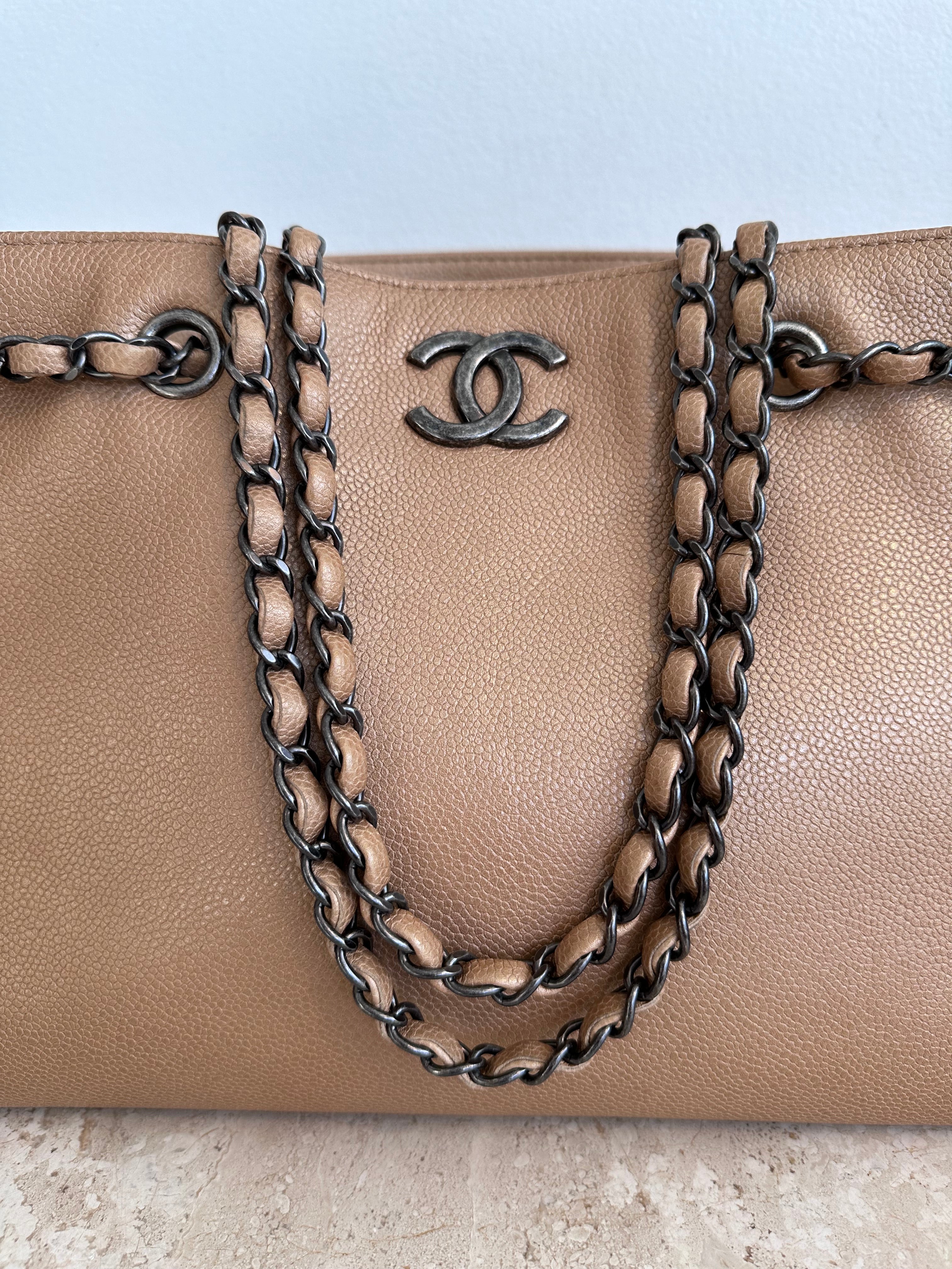 Pre-Owned CHANEL Metallic Caviar Woven Chain Shopping Tote