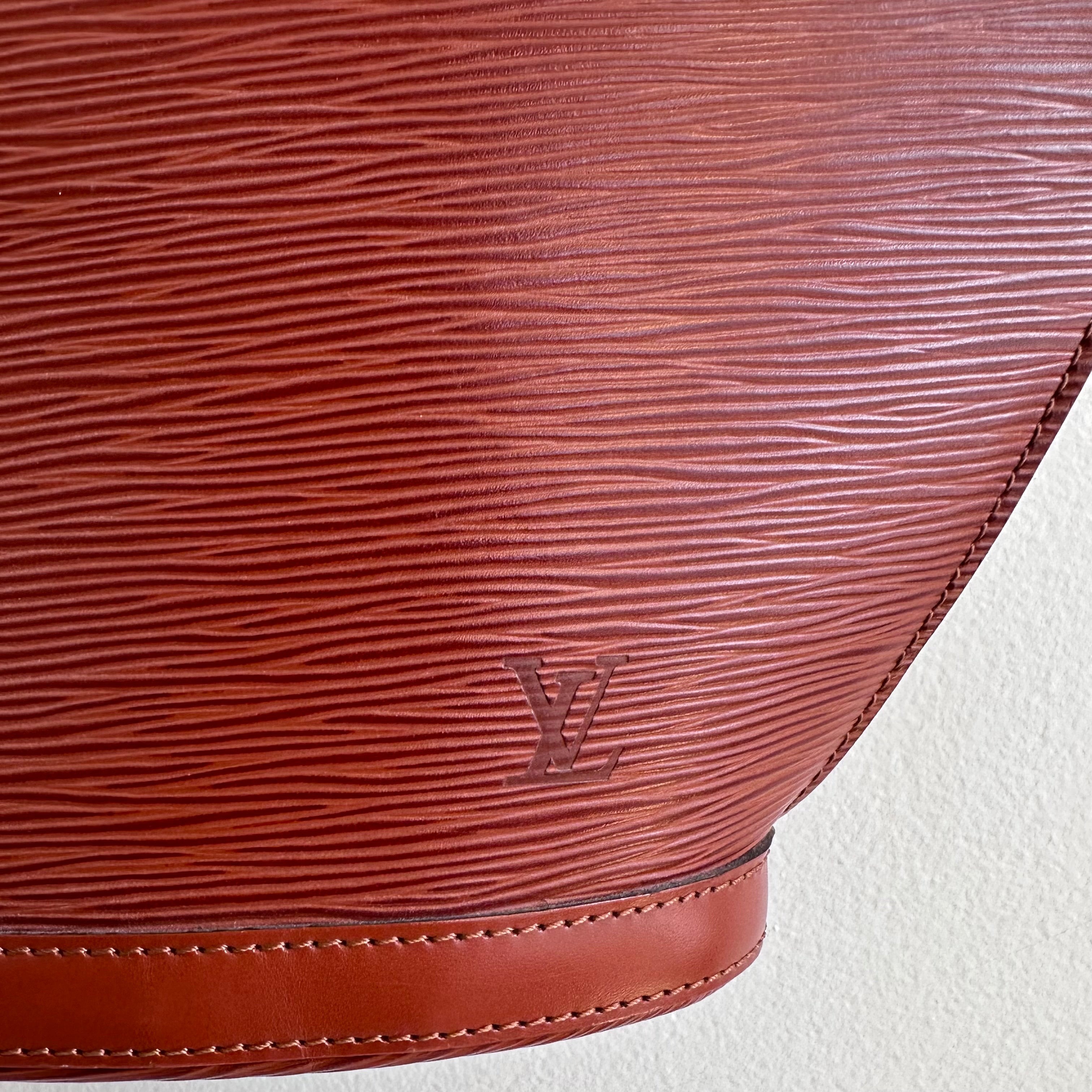 Pre-Owned LOUIS VUITTON Fawn Epi Leather St. Jacques PM Bag