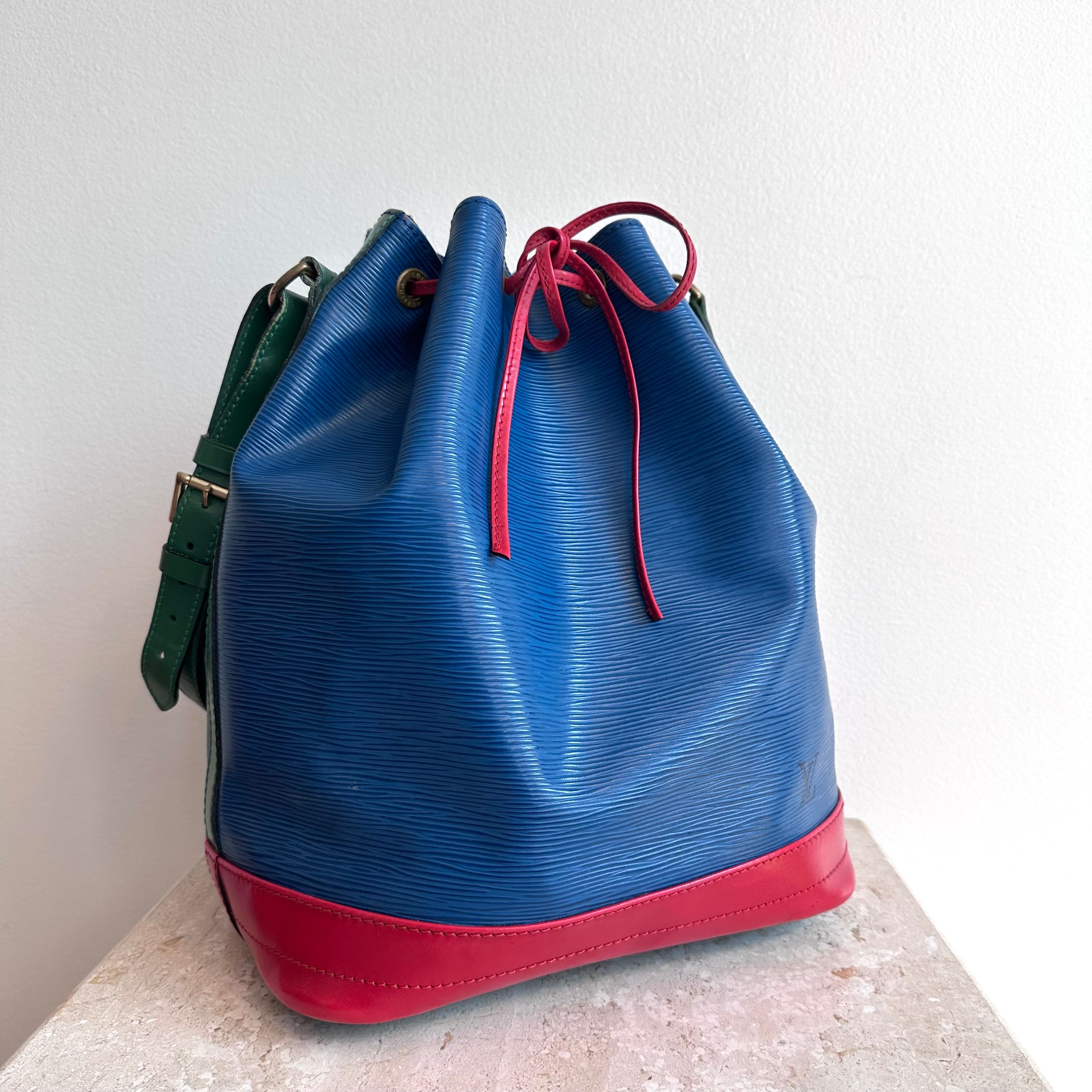 Pre-Owned LOUIS VUITTON Vintage Tricolour Epi Noe Shoulder Bag