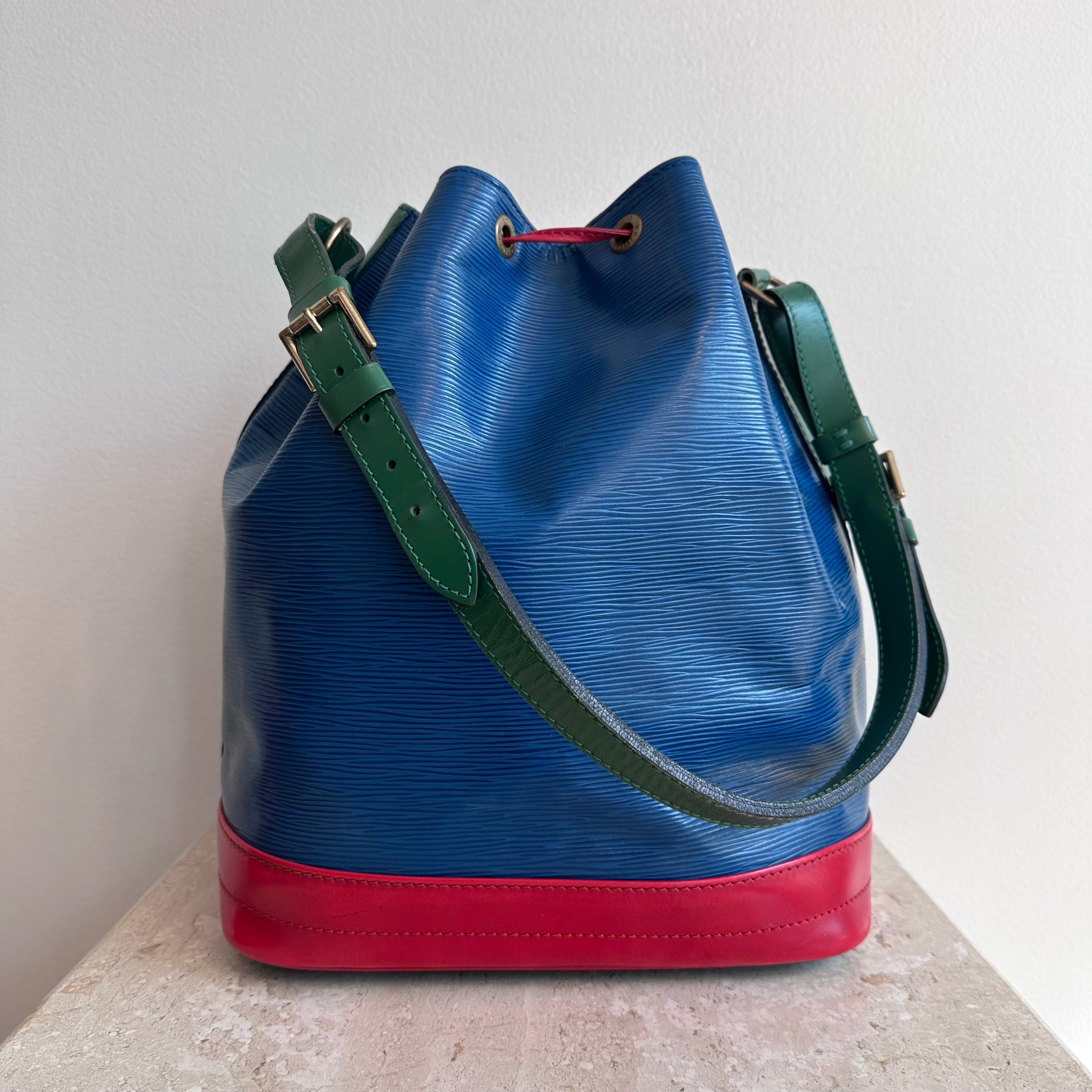 Pre-Owned LOUIS VUITTON Vintage Tricolour Epi Noe Shoulder Bag