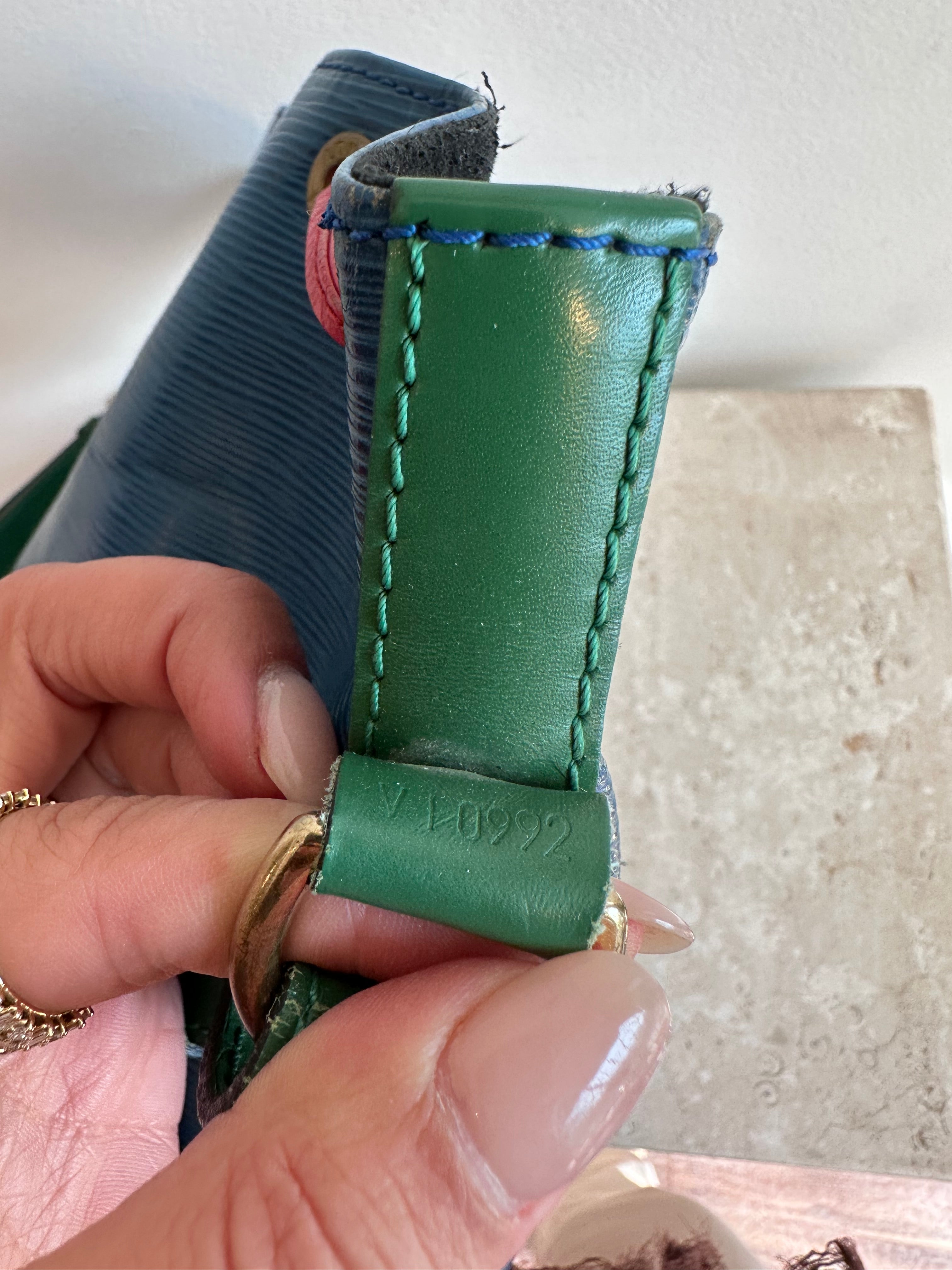 Pre-Owned LOUIS VUITTON Vintage Tricolour Epi Noe Shoulder Bag