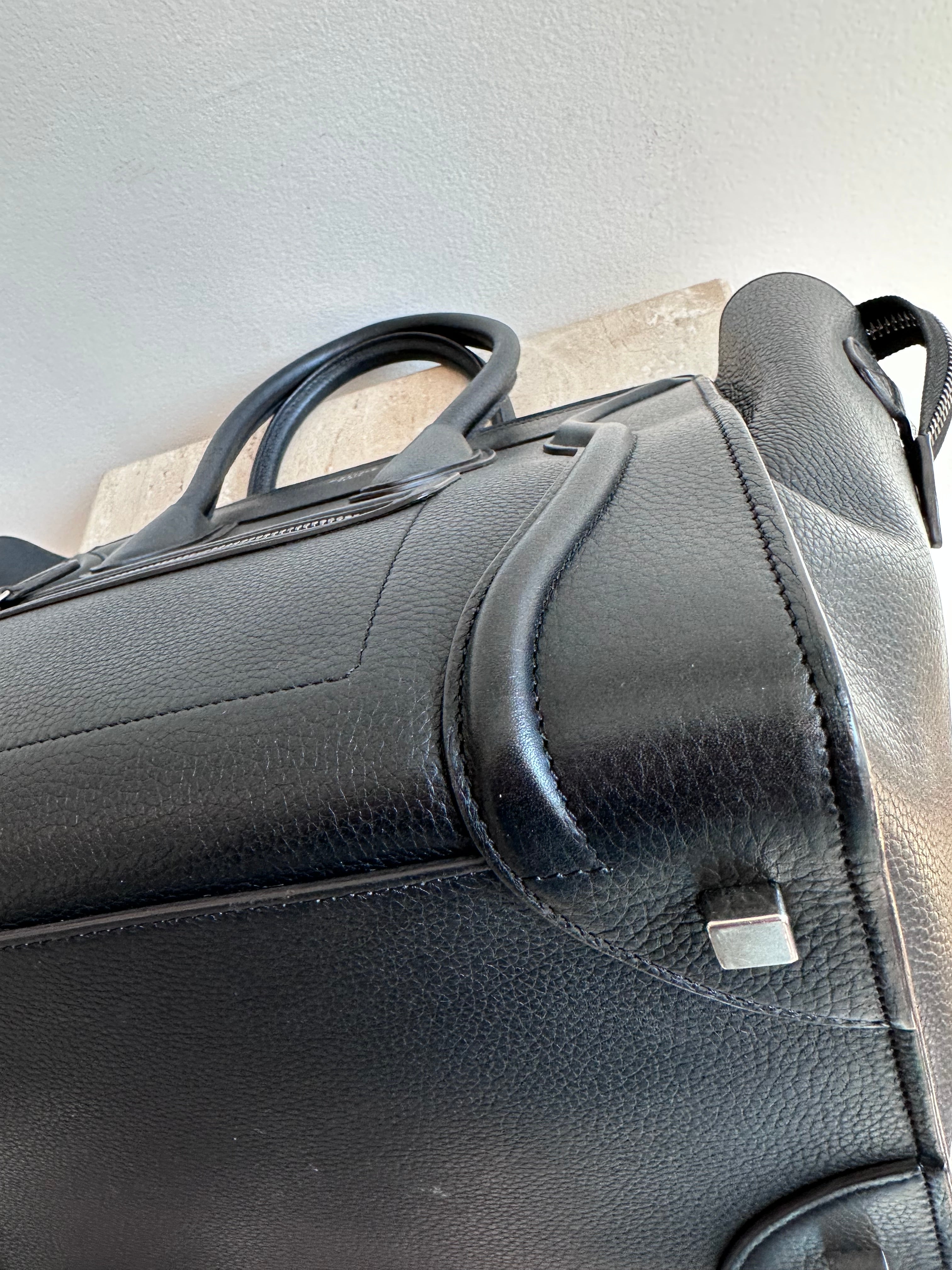Pre-Owned CELINE Black Leather Phantom Luggage Tote