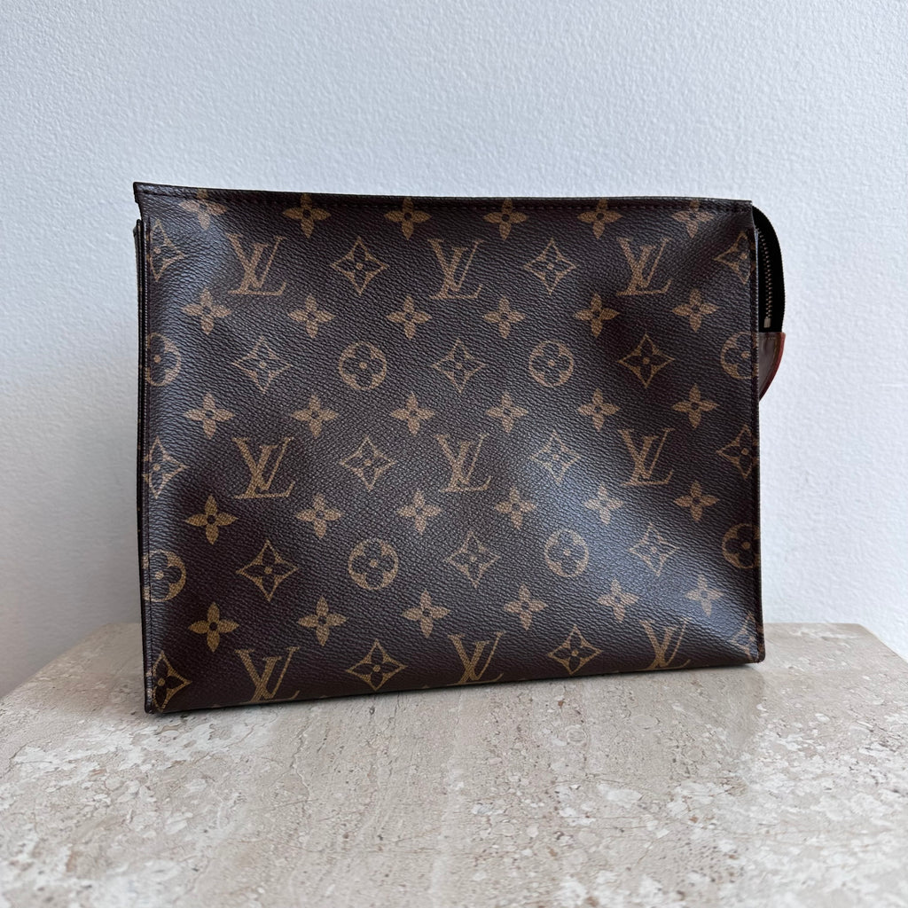 Pre-Owned LOUIS VUITTON Monogram Toiletry 26