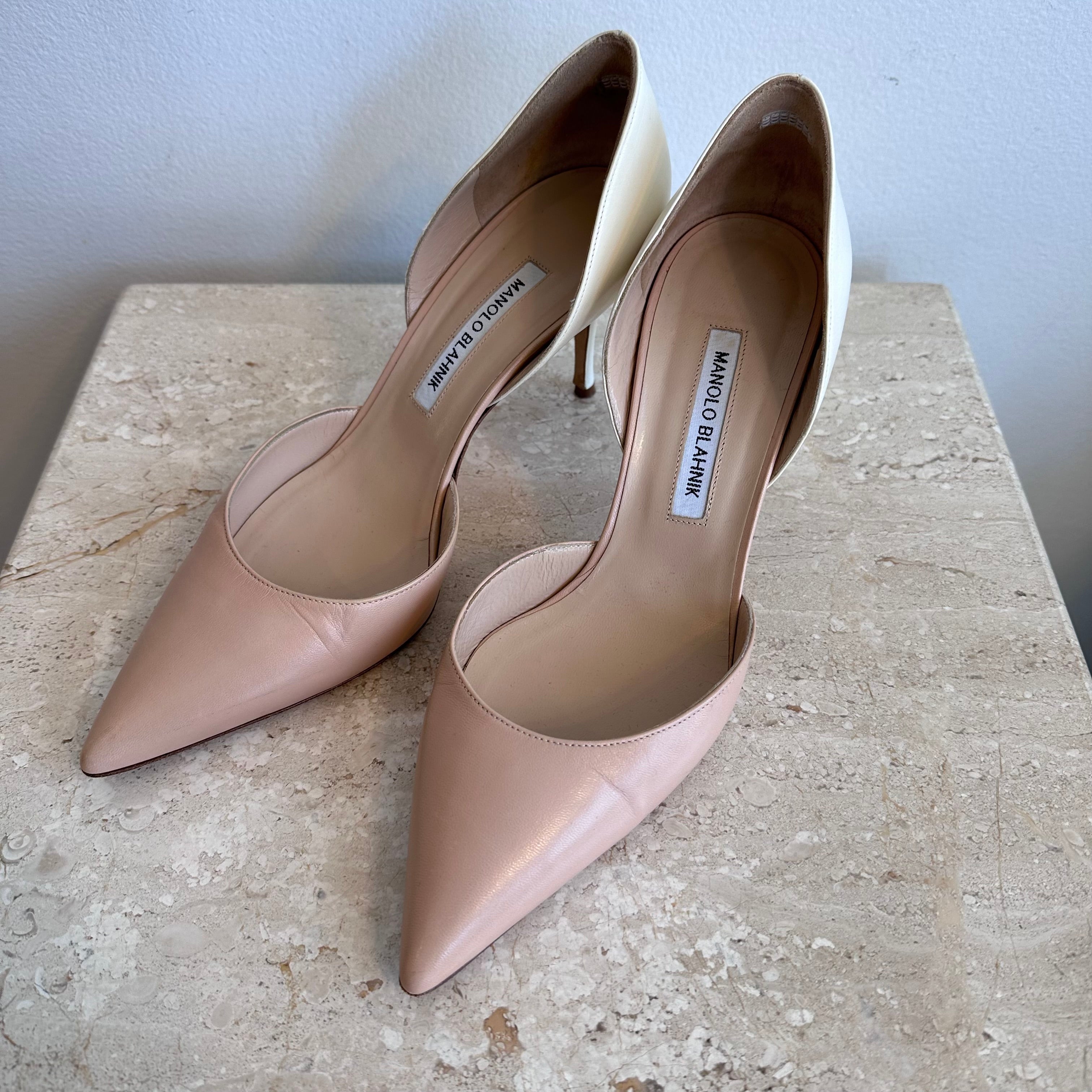 Pre-Owned Manolo Blahnik Beige/Ivory Leather Pumps - Size 41