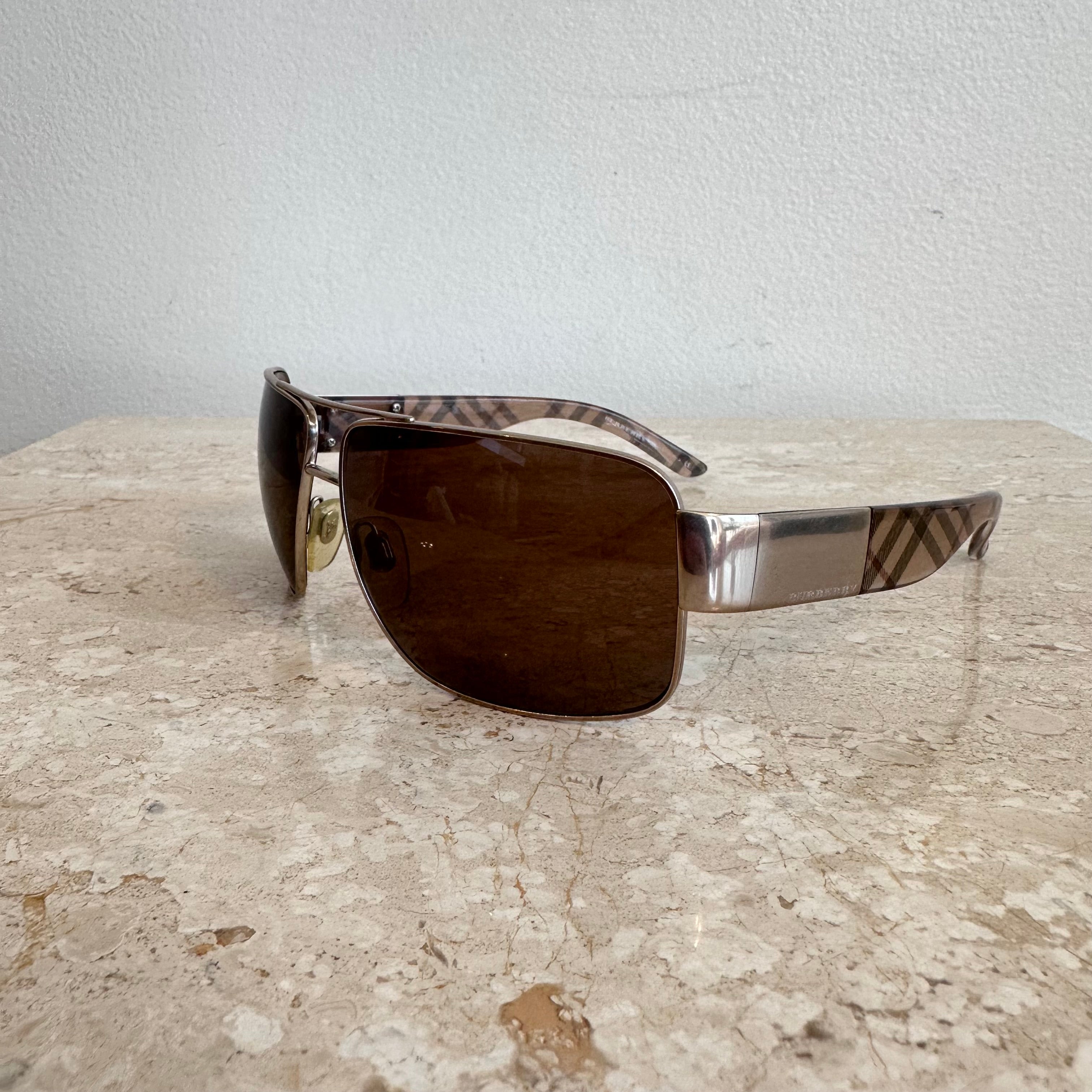 Pre-Owned BURBERRY Be3040 Sunglasses