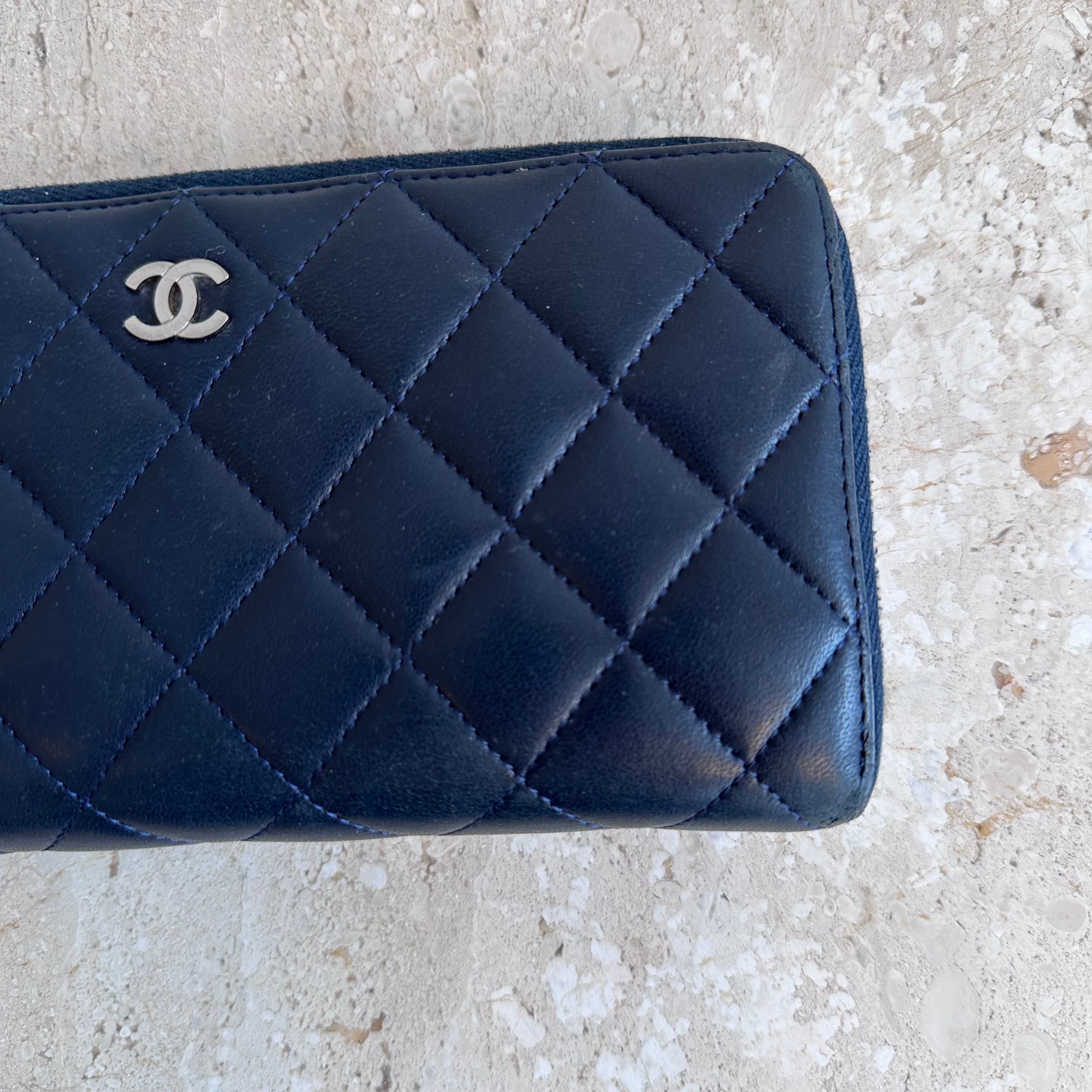 Pre-Owned CHANEL Navy Classic Lambskin Quilted Zip Around Wallet