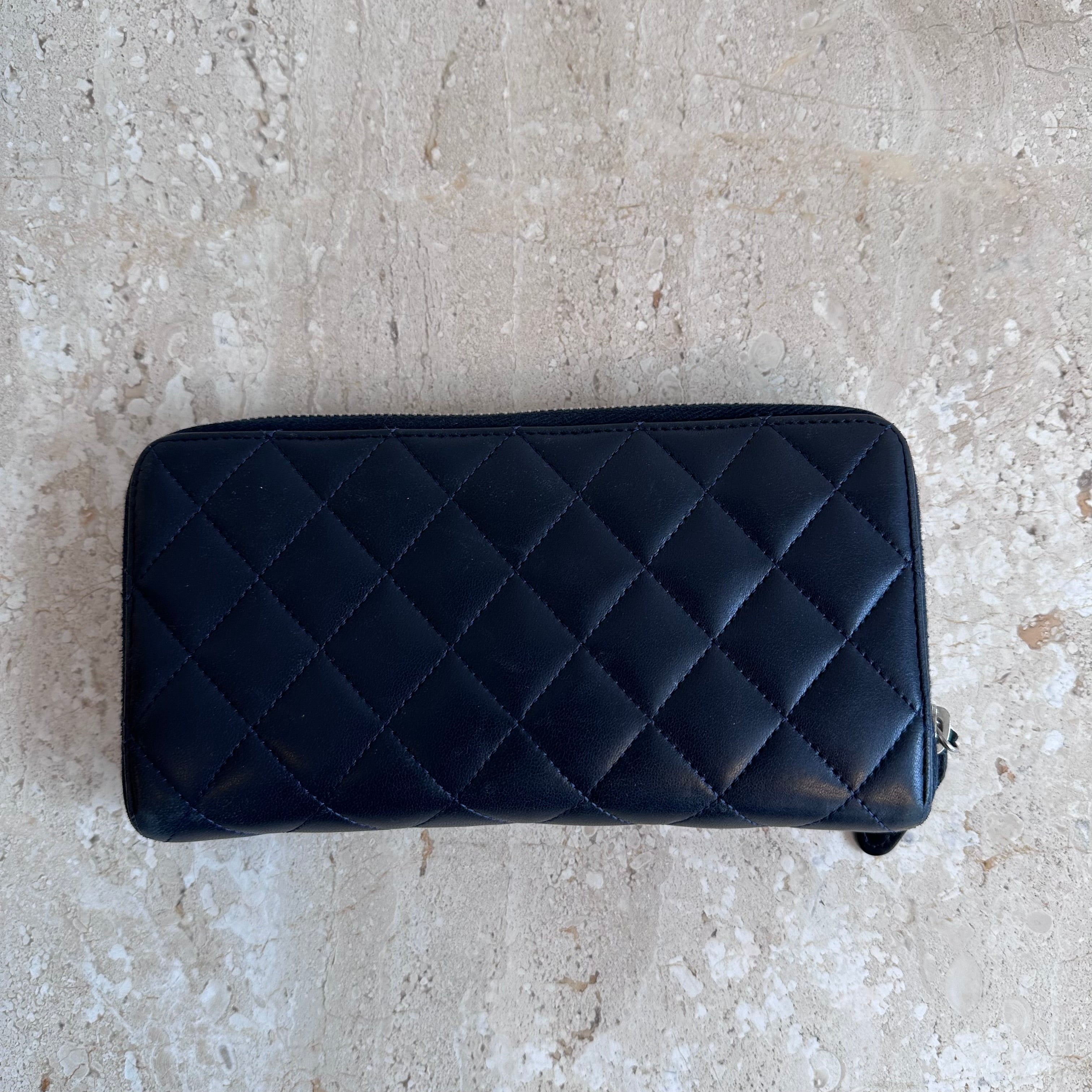 Pre-Owned CHANEL Navy Classic Lambskin Quilted Zip Around Wallet