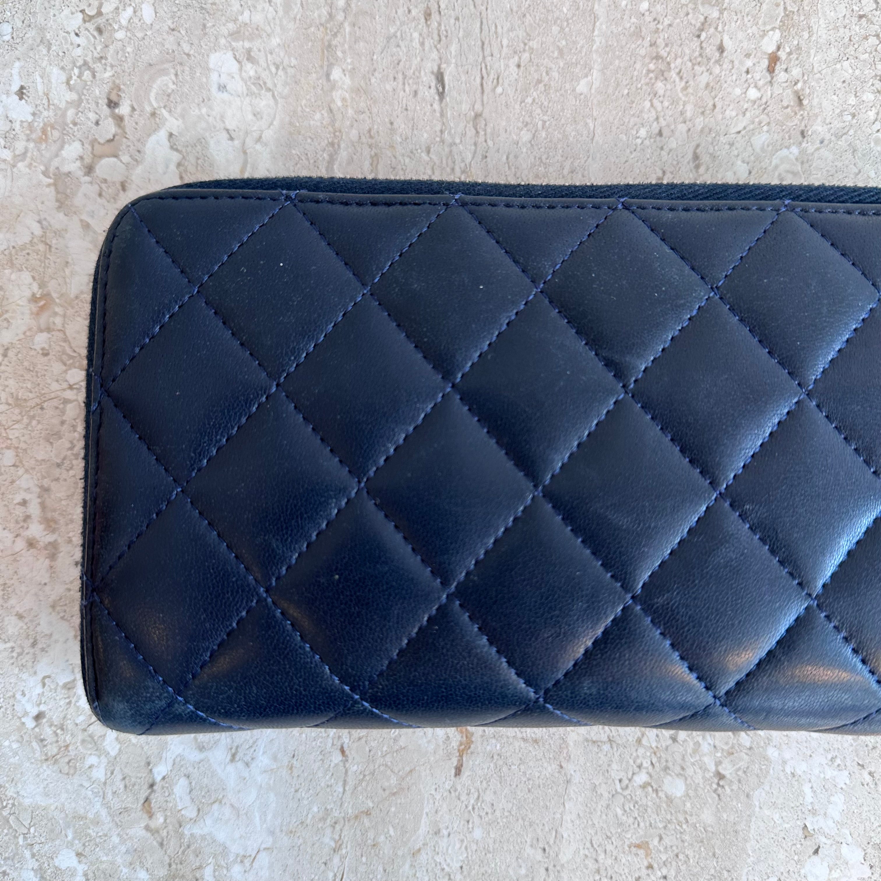 Pre-Owned CHANEL Navy Classic Lambskin Quilted Zip Around Wallet