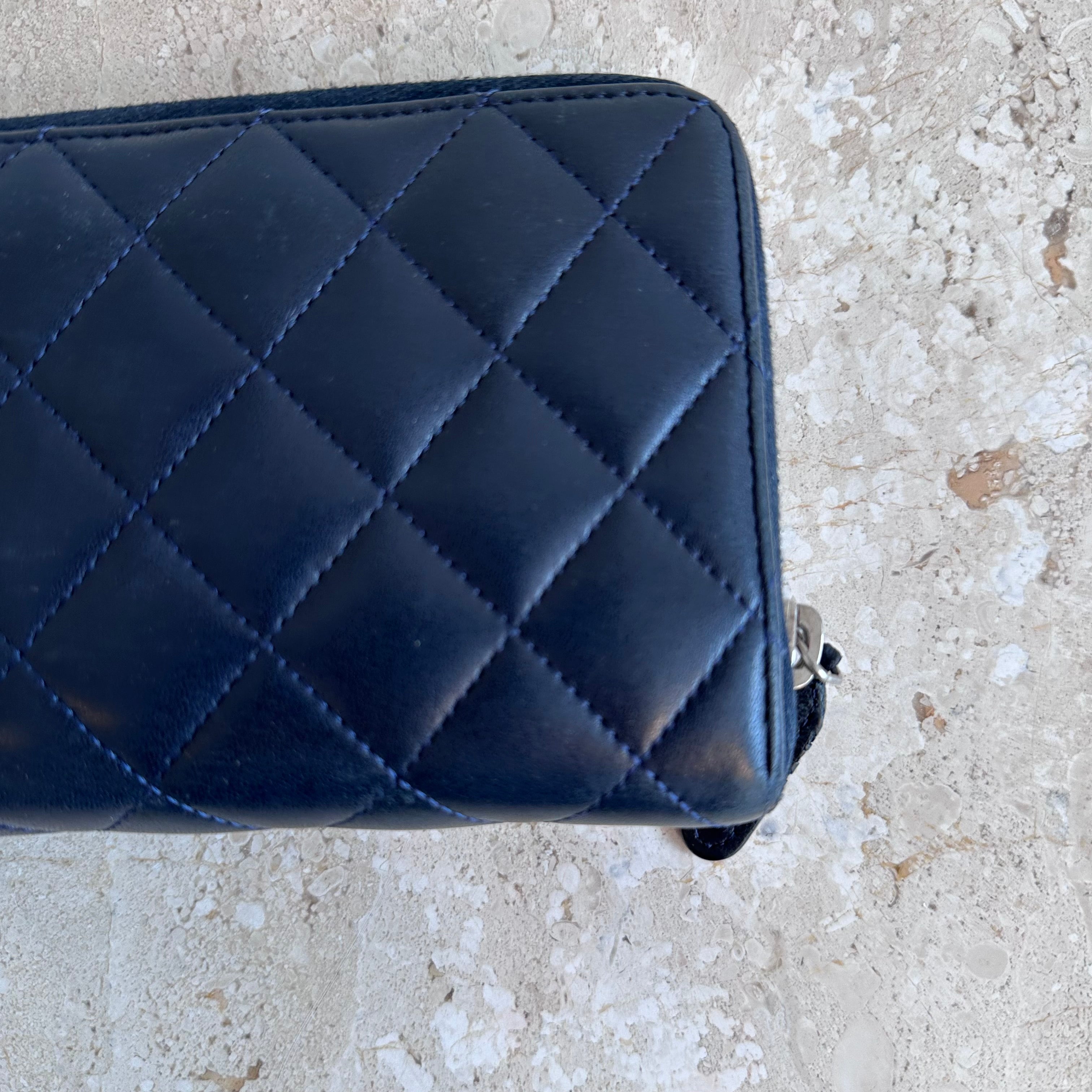 Pre-Owned CHANEL Navy Classic Lambskin Quilted Zip Around Wallet