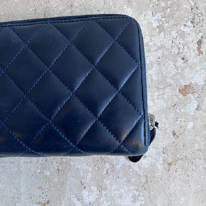 Pre-Owned CHANEL Navy Classic Lambskin Quilted Zip Around Wallet