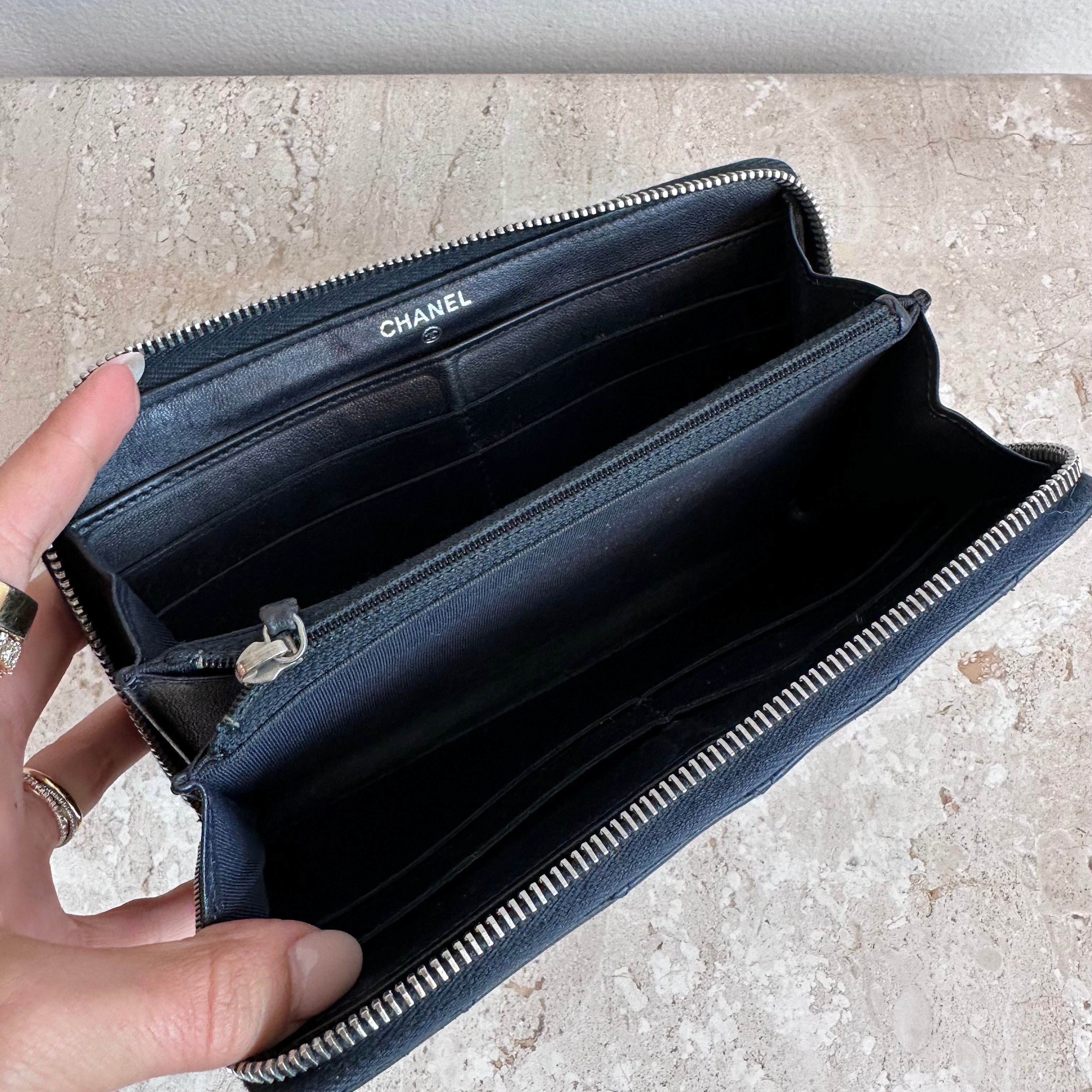 Pre-Owned CHANEL Navy Classic Lambskin Quilted Zip Around Wallet