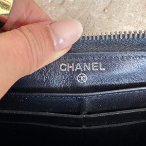 Pre-Owned CHANEL Navy Classic Lambskin Quilted Zip Around Wallet