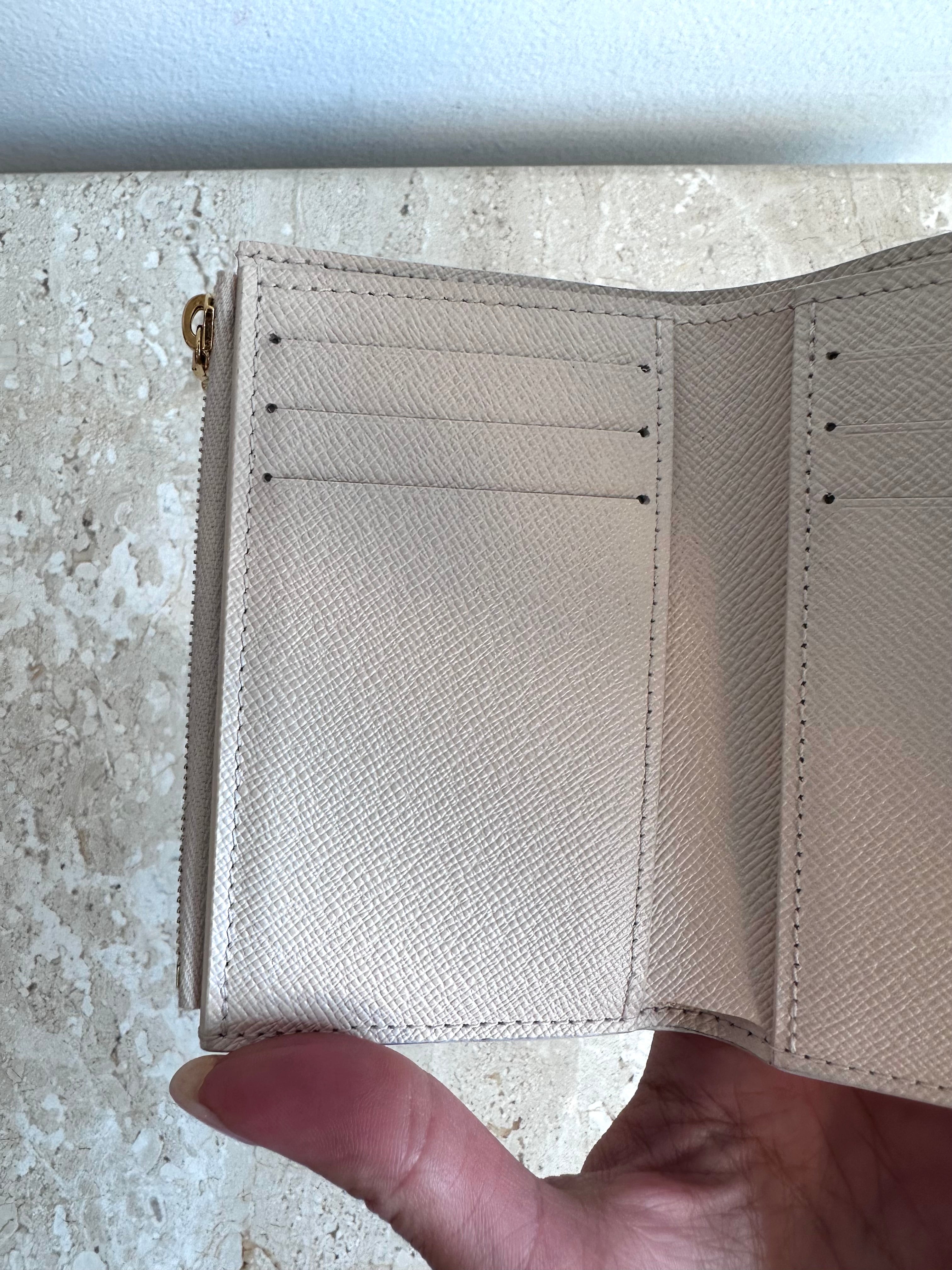 Pre-Owned LOUIS VUITTON Beige/Pink Monogram Giant By The Pool Victorine Wallet