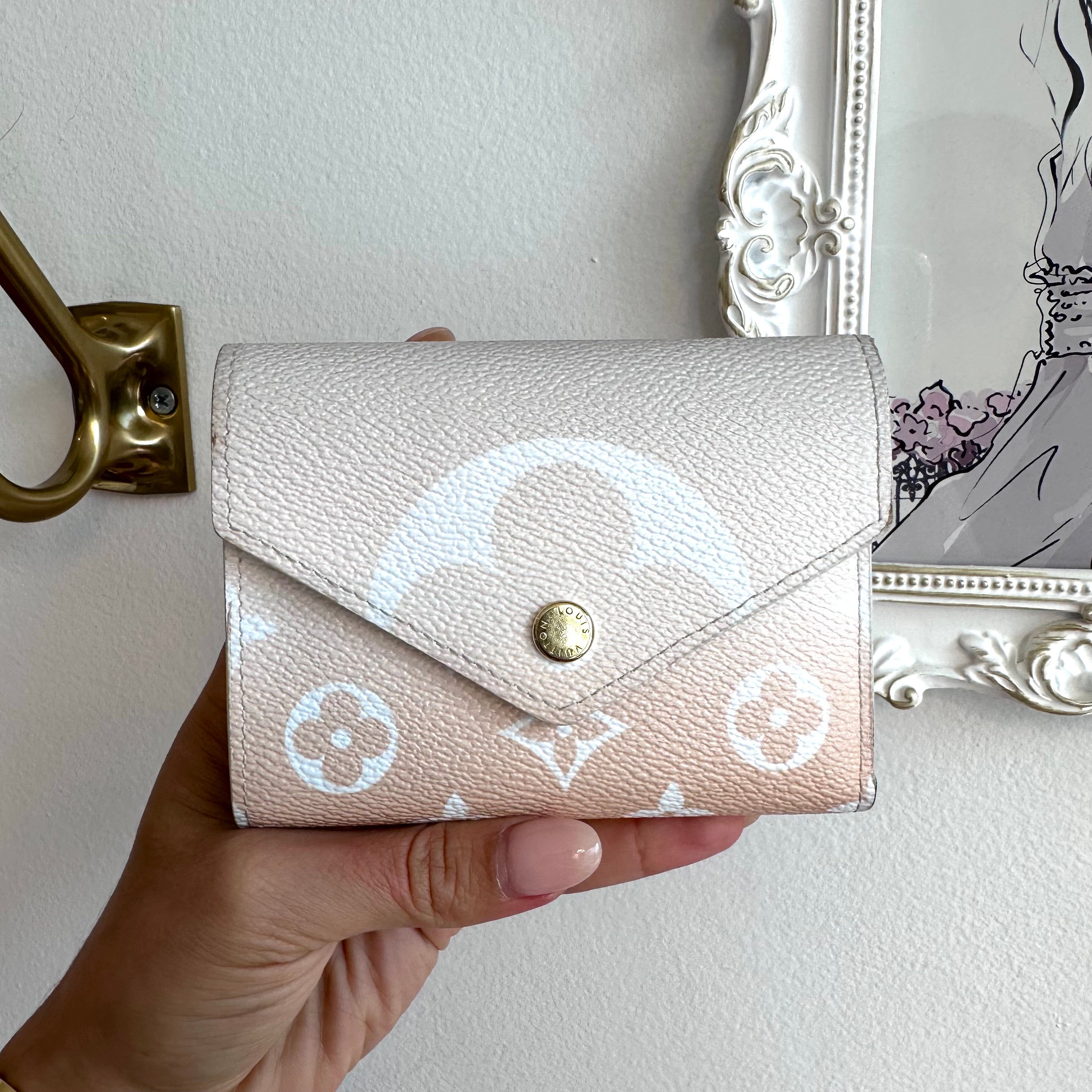 Pre-Owned LOUIS VUITTON Beige/Pink Monogram Giant By The Pool Victorine Wallet