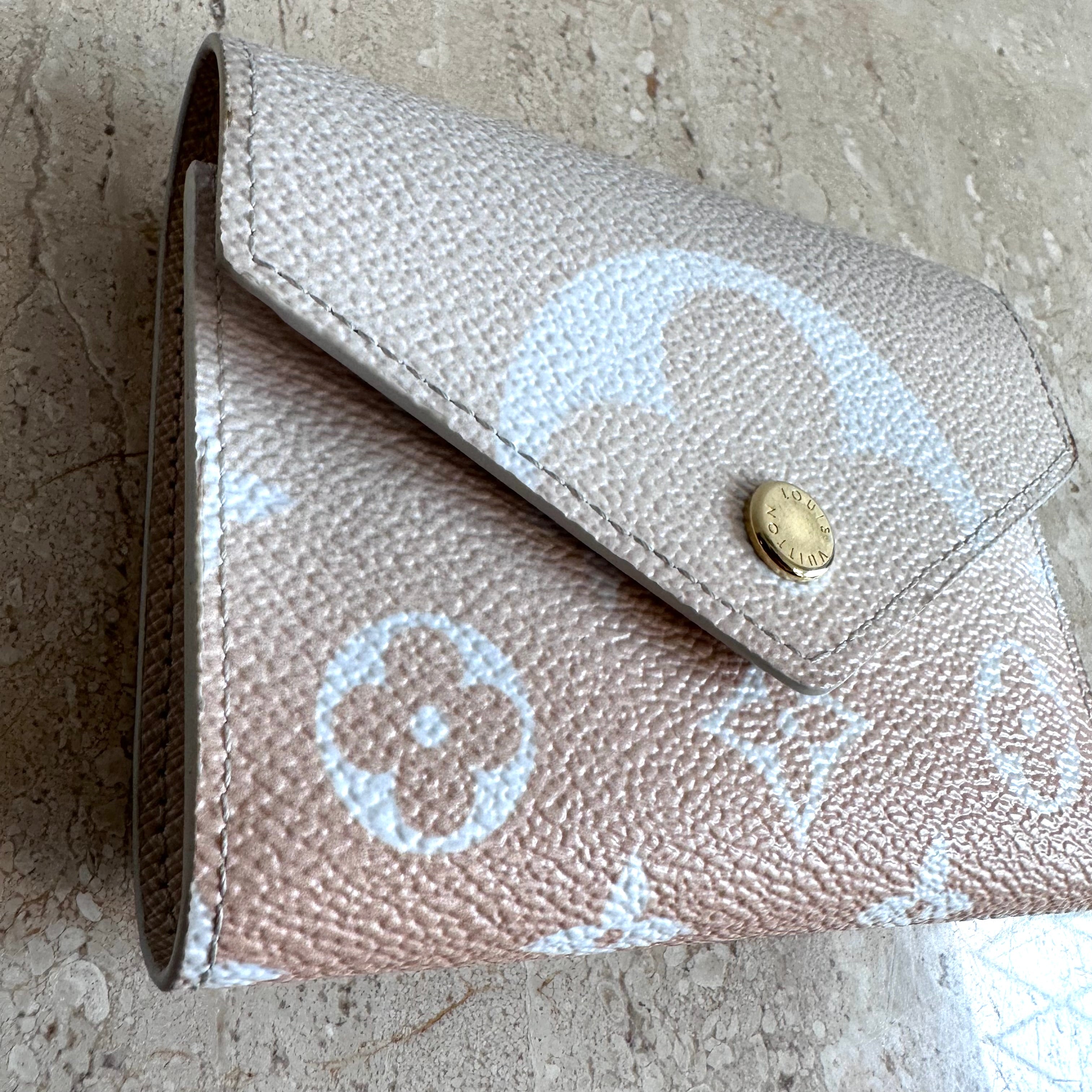 Pre-Owned LOUIS VUITTON Beige/Pink Monogram Giant By The Pool Victorine Wallet