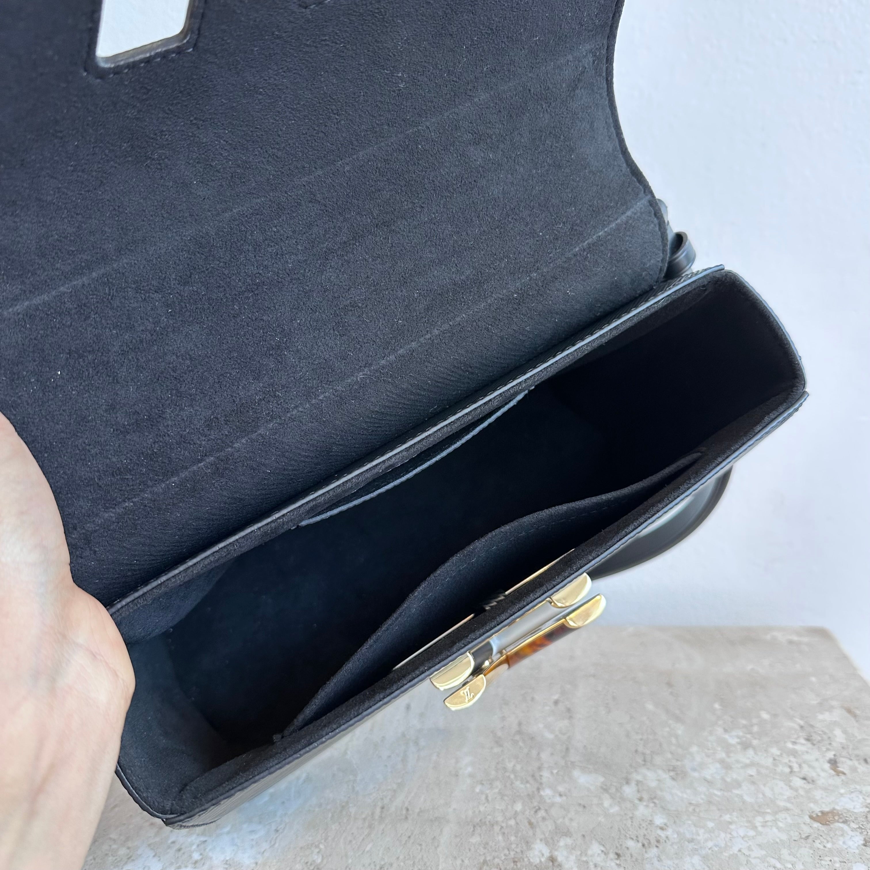 Pre-Owned LOUIS VUITTON Black Epi Tortoiseshell Twist MM Bag