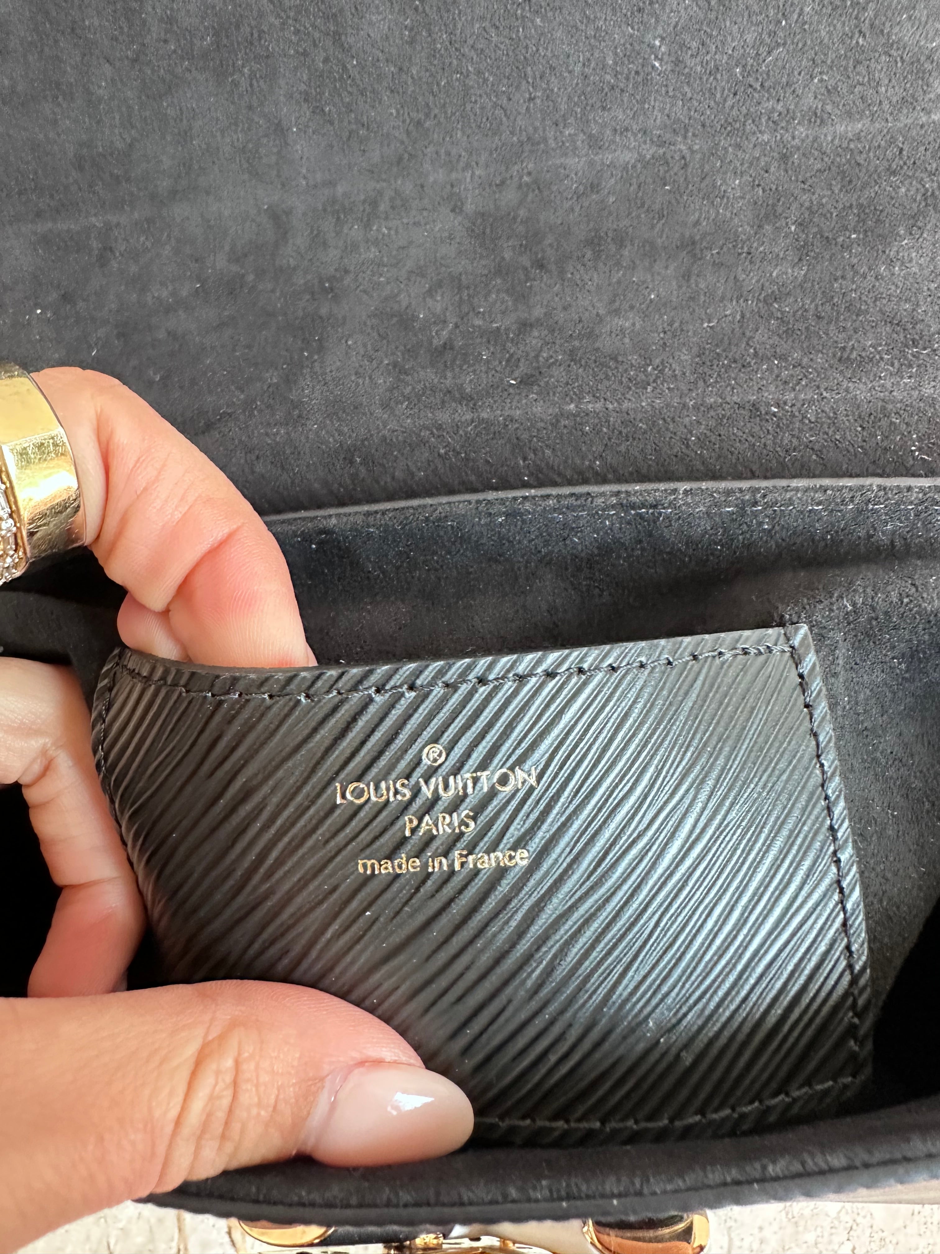 Pre-Owned LOUIS VUITTON Black Epi Tortoiseshell Twist MM Bag