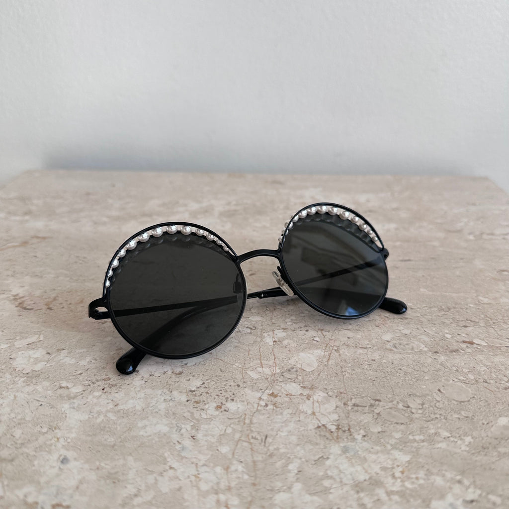 Pre owned chanel sunglasses deals