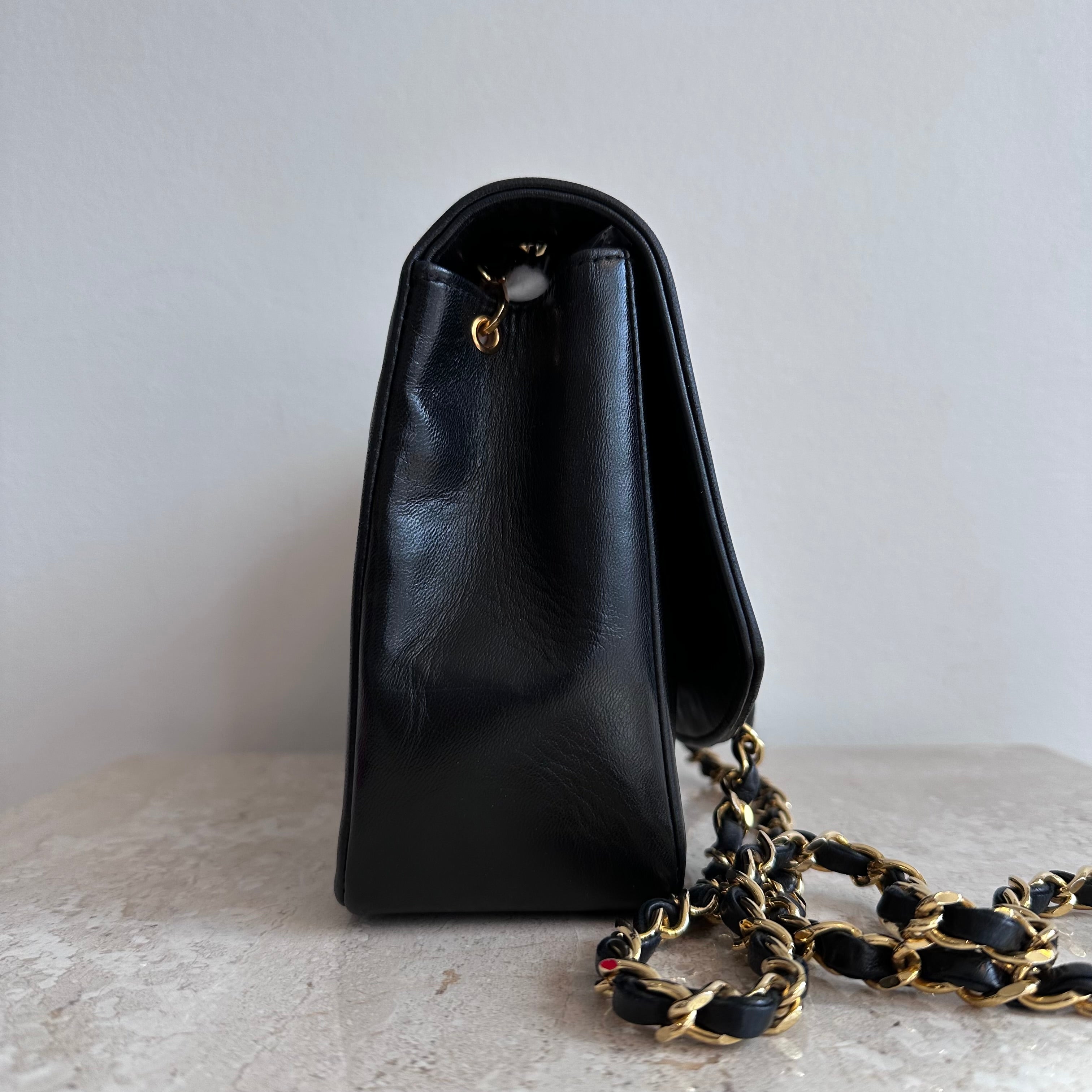 Pre-Owned CHANEL Diana Flap Handbag