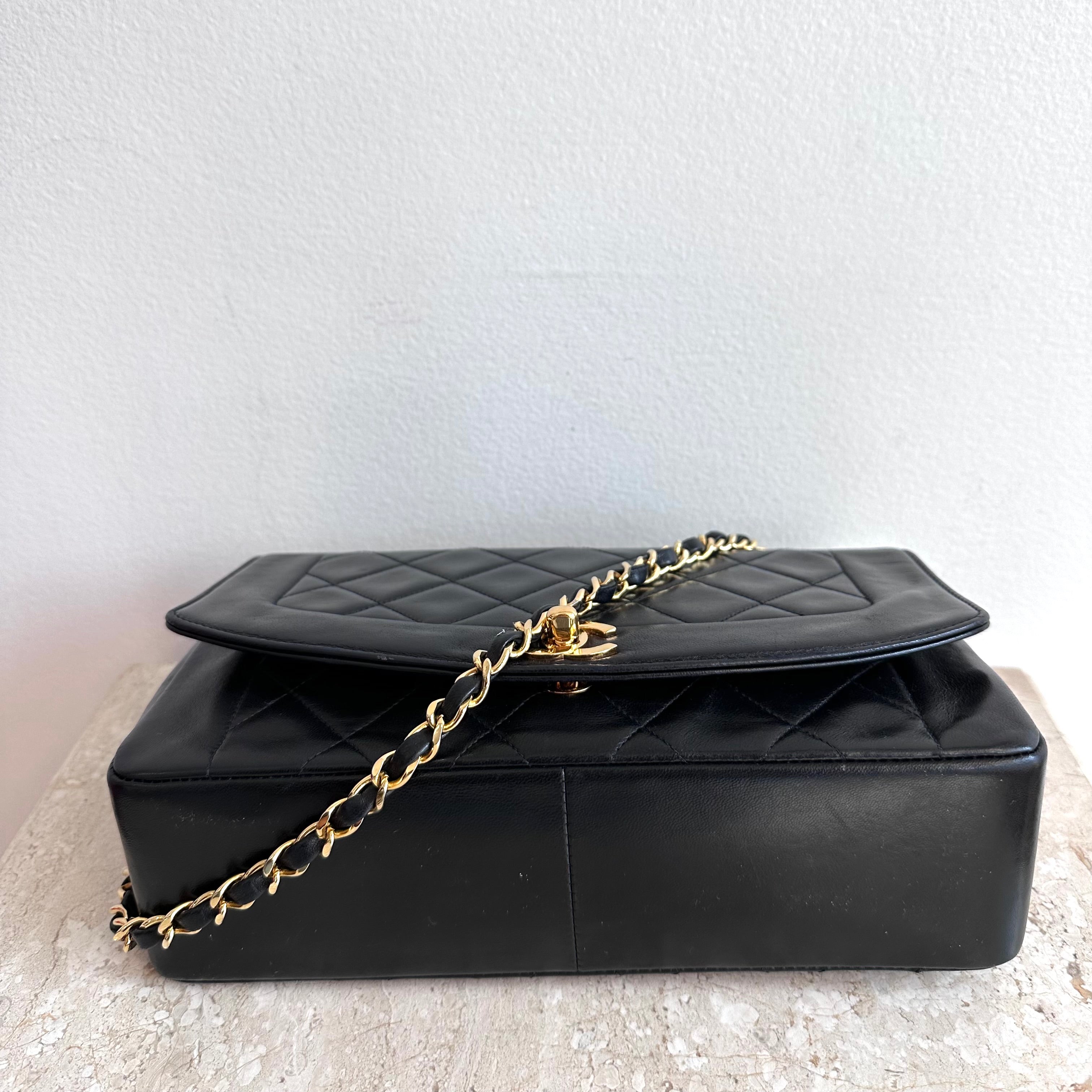 Pre-Owned CHANEL Diana Flap Handbag