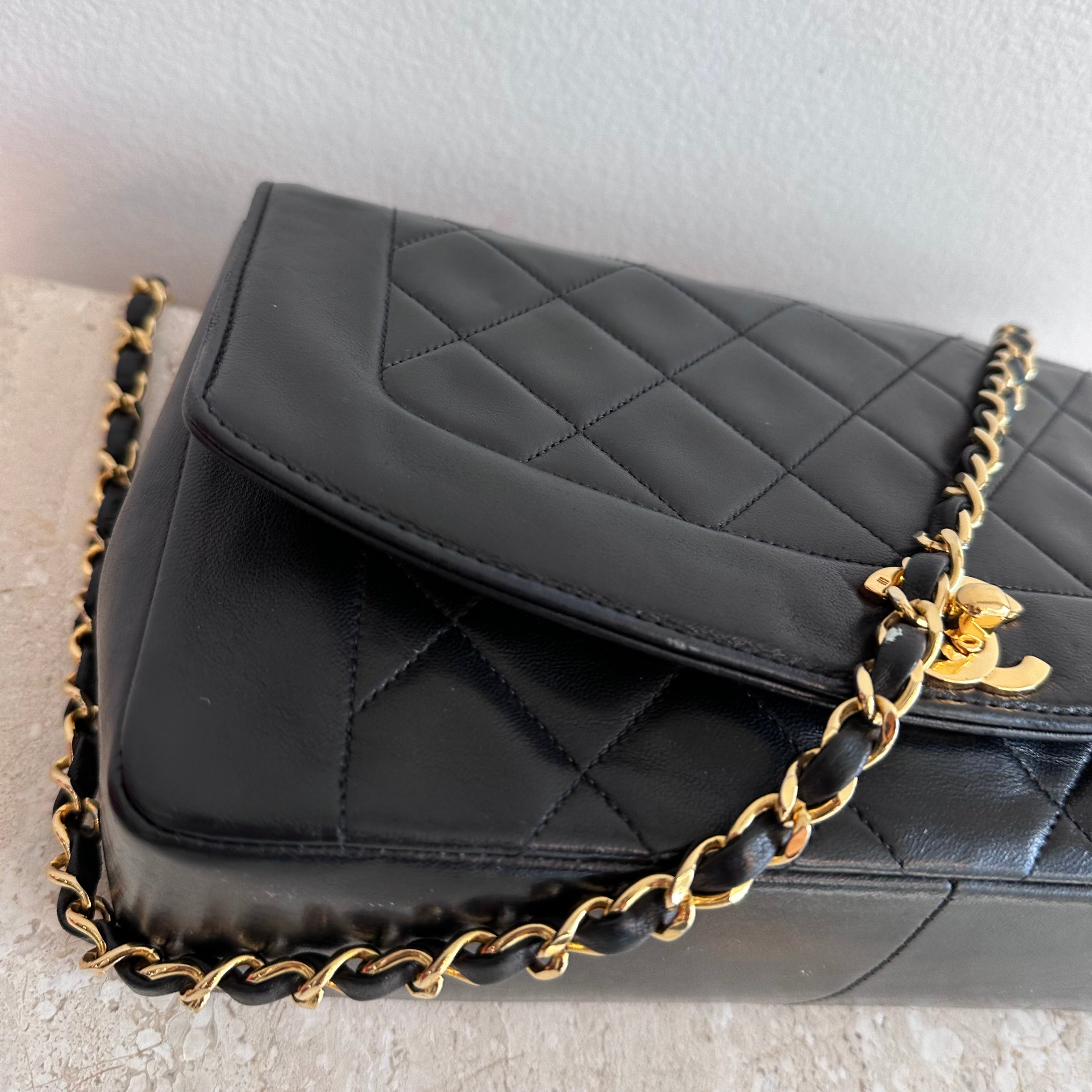 Pre-Owned CHANEL Diana Flap Handbag